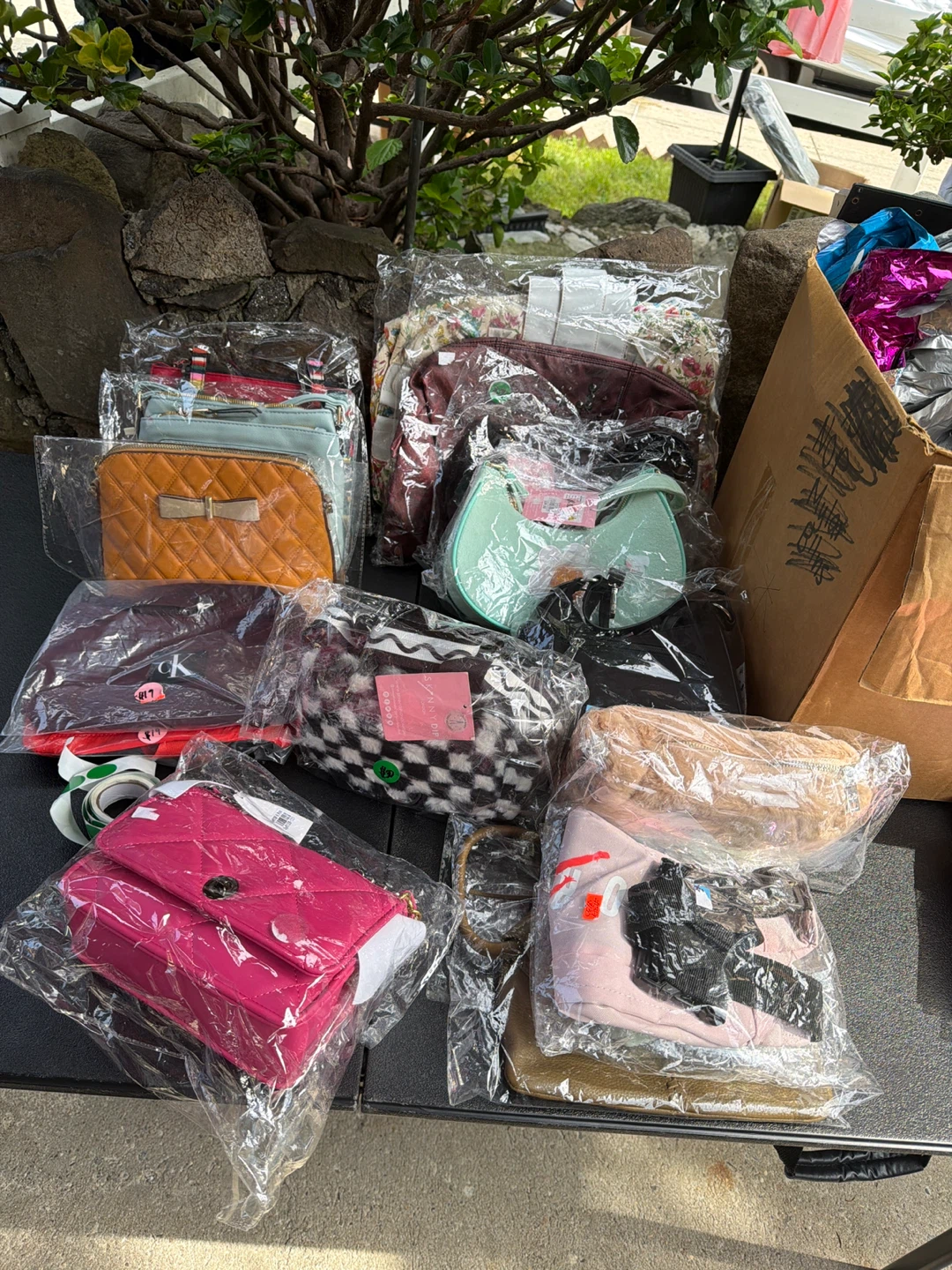 Assorted Women's Handbags +More. - photo 3