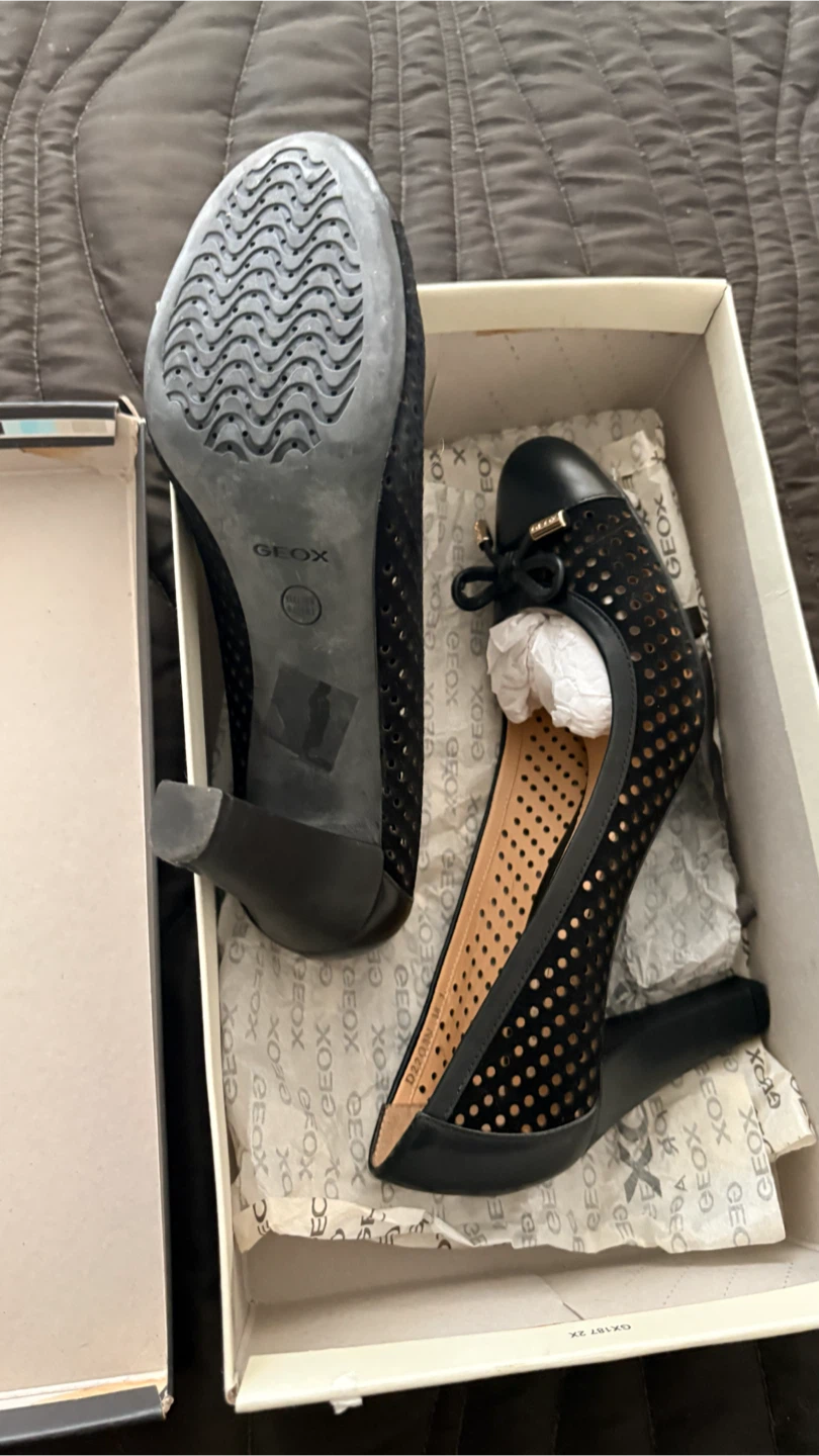 Geox Black Leather Perforated Heels - Size 8 US / 38 EU - photo 3