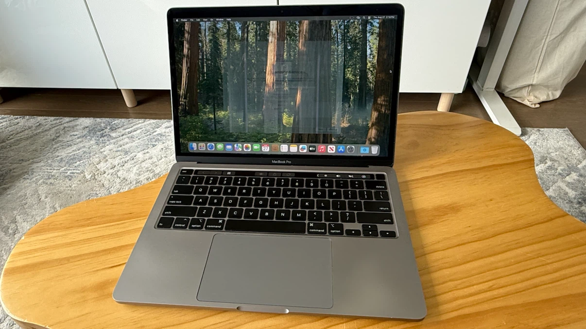 2020 Macbook Pro 13 - Screen and Battery Issues