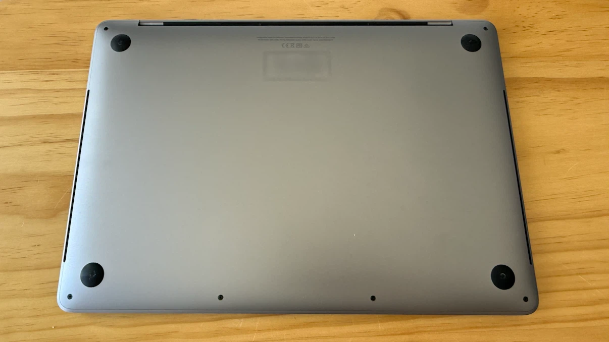 2020 Macbook Pro 13 - Screen and Battery Issues - photo 5