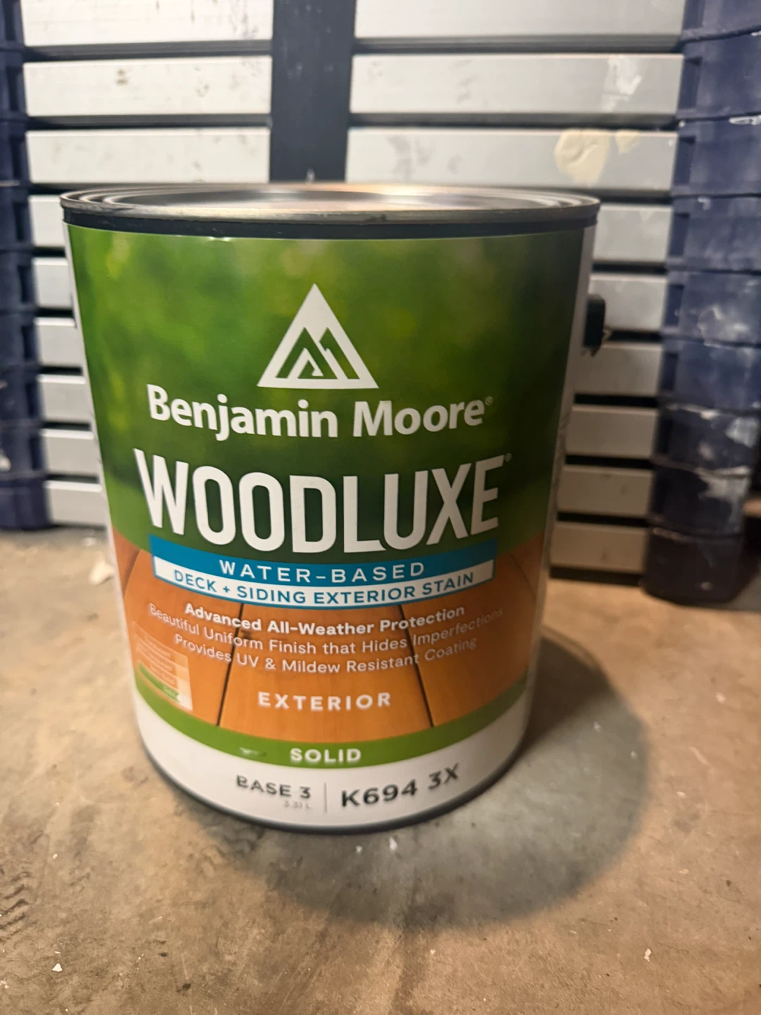 Benjamin Moore Woodluxe Water-Based Deck + Siding Exterior Stain