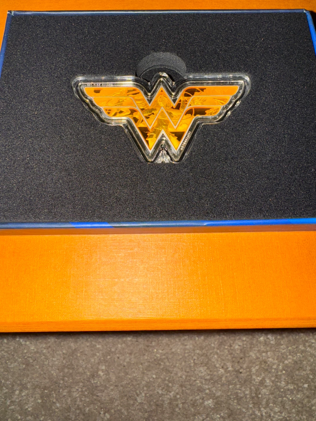 1oz Wonder Woman Shaped Coin - photo 2