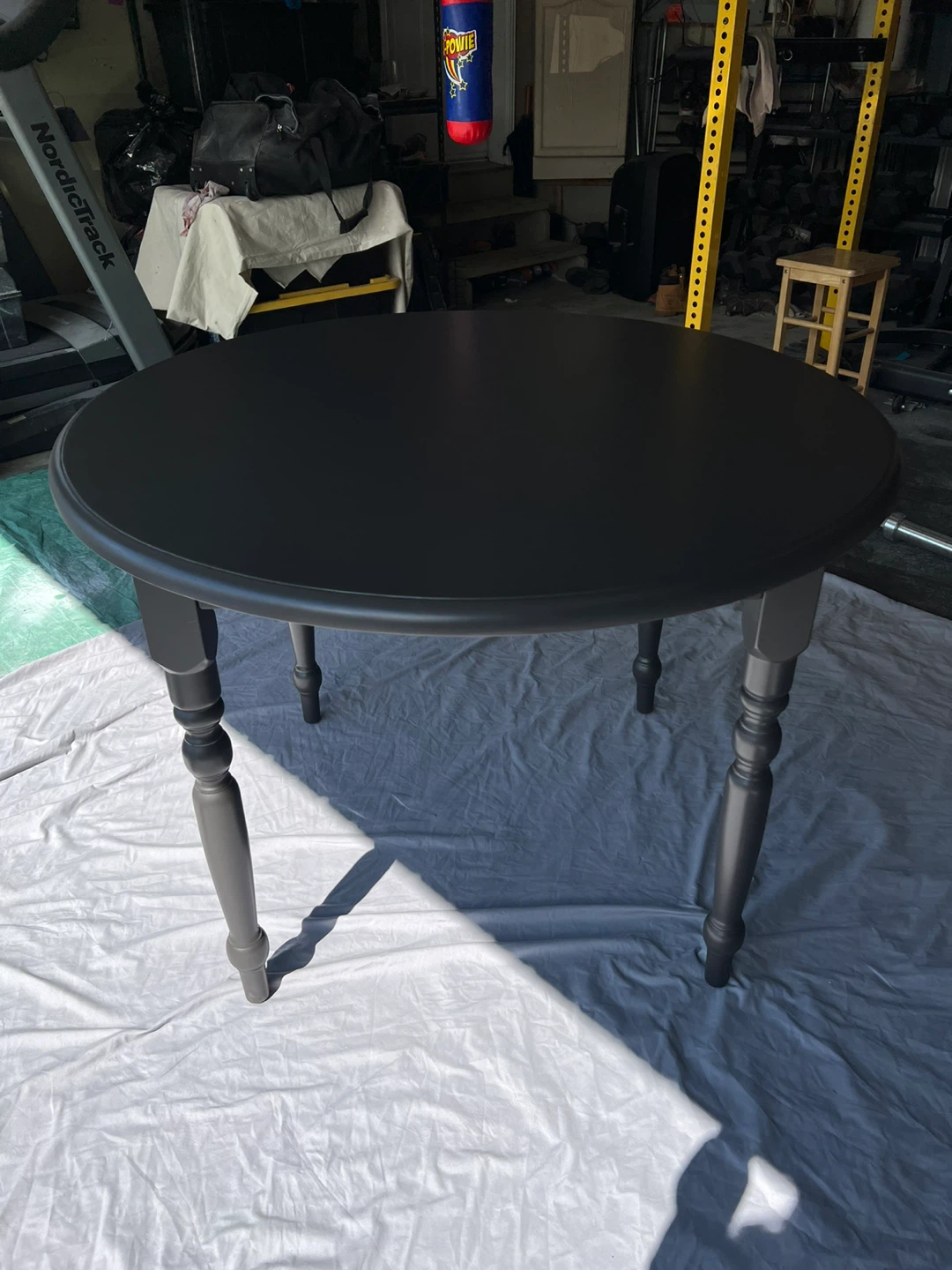 Round Dining Table - photo 3