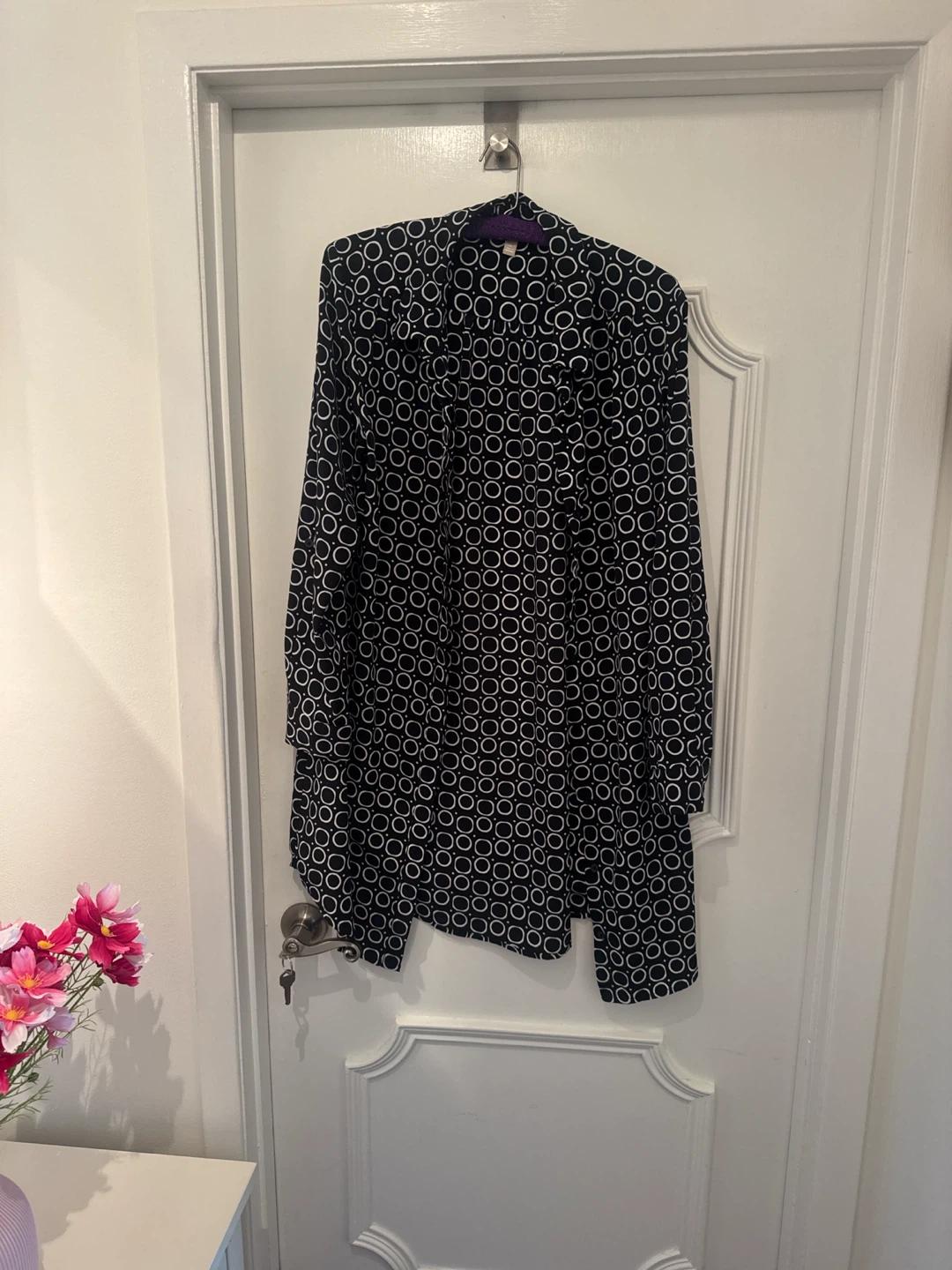 Banana Republic Black and White Patterned Blouse - Size M - photo 3