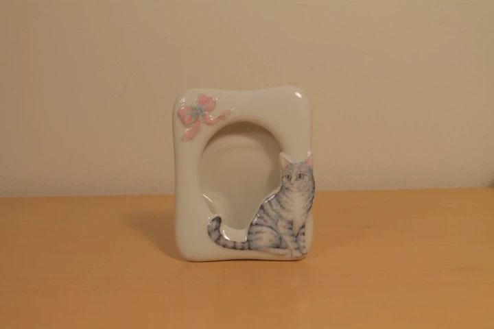 Ceramic Cat and Bow Design Picture Frame