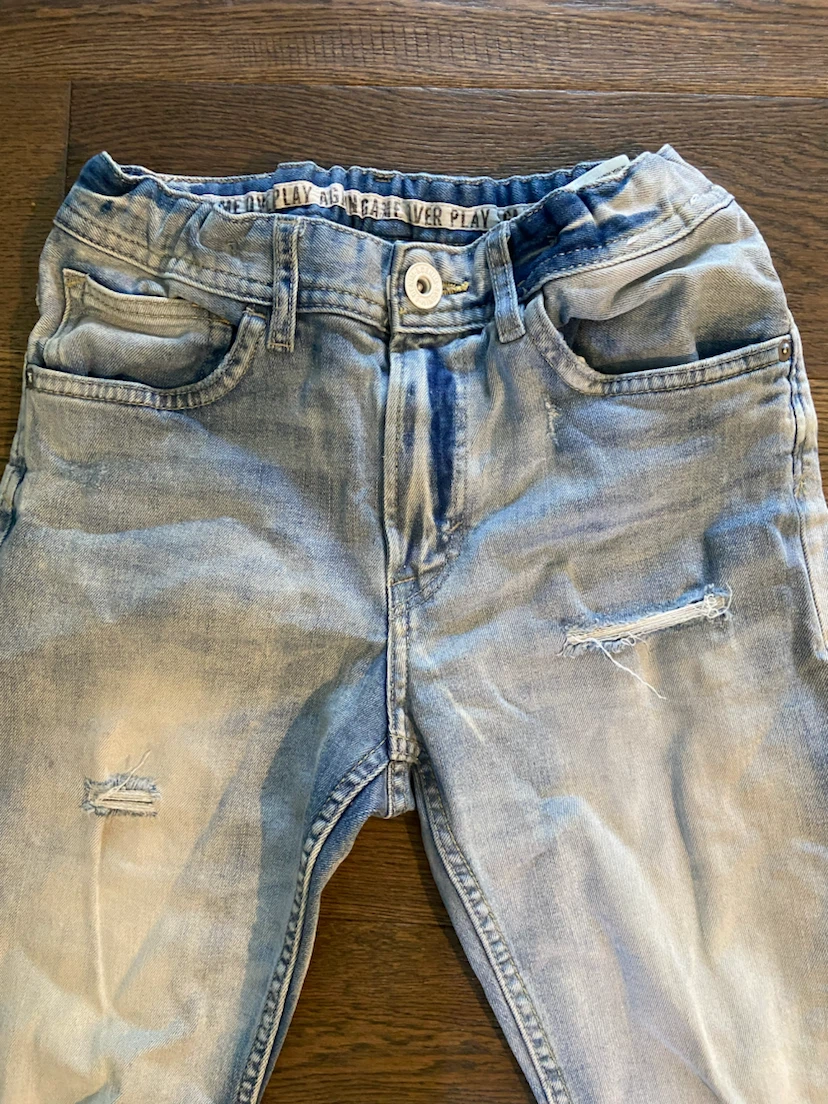 EUC: H&M & Denim Kids Light Wash Distressed Jeans 9-10 yrs - photo 4