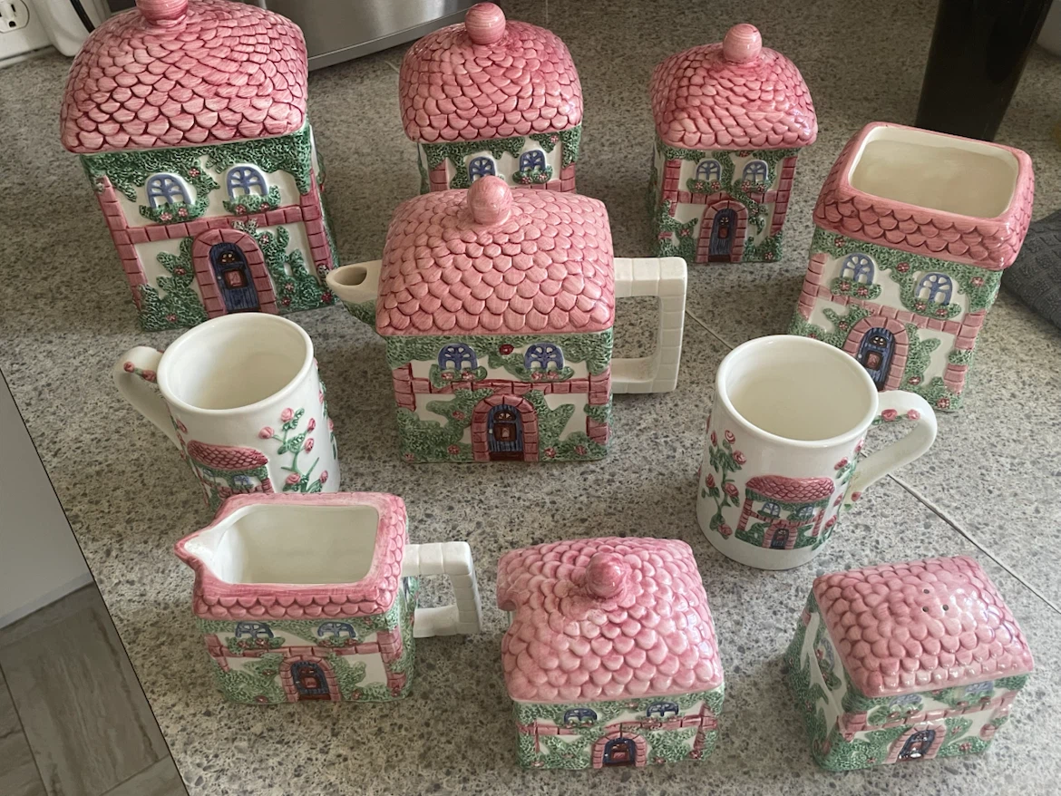 Avon country cottage set
