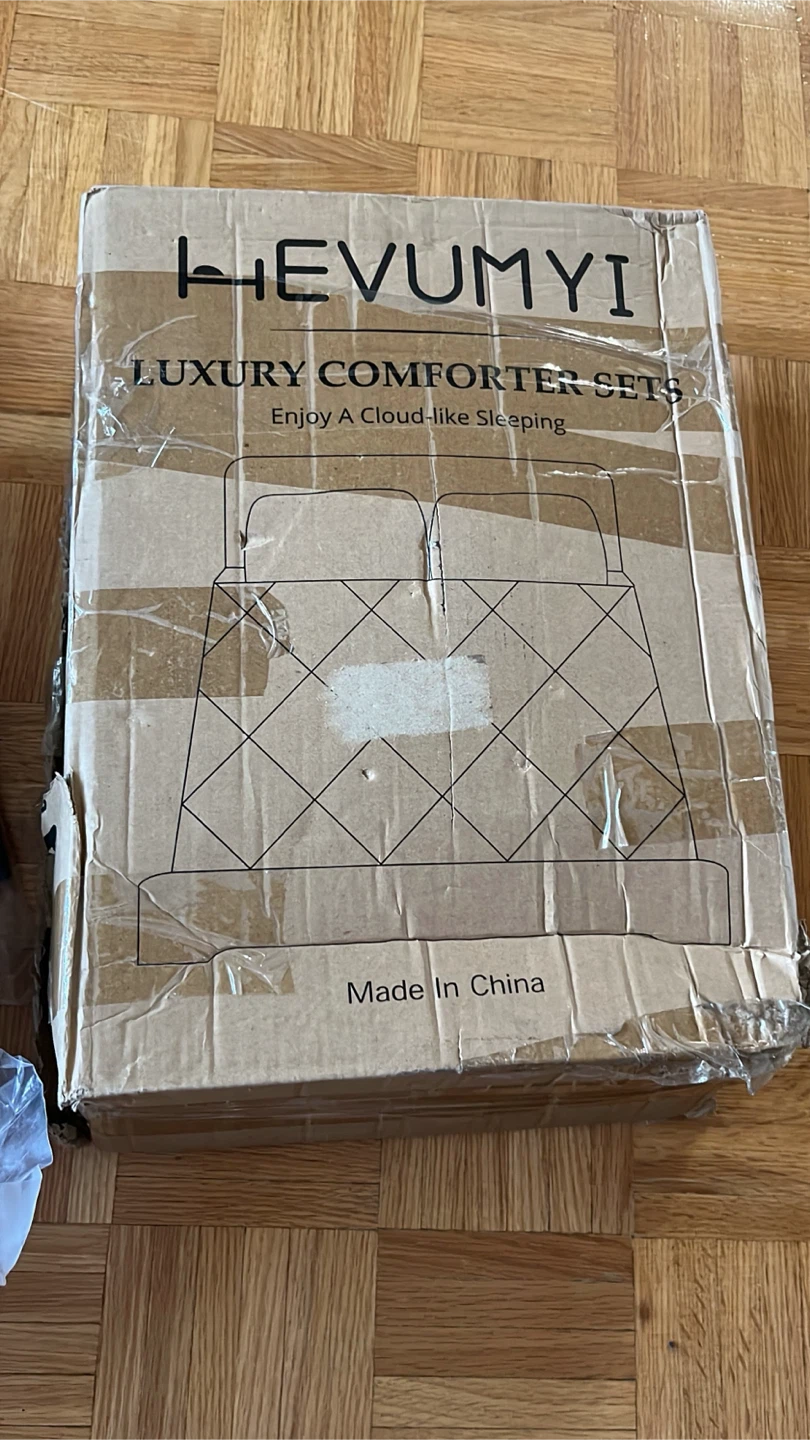 LEVUMYI Luxury Comforter Set