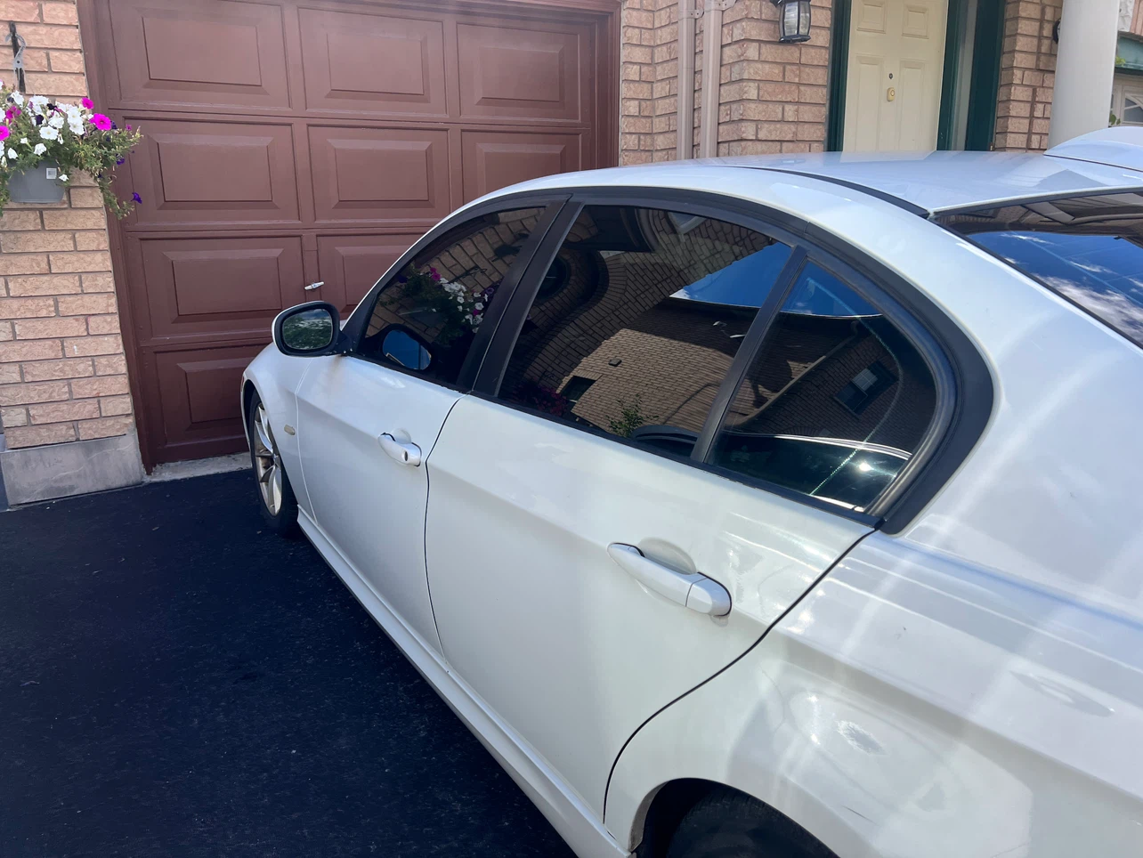 White BMW 328i Sedan RWD - photo 3