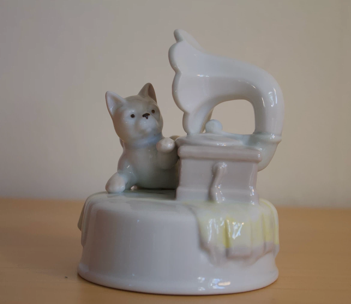 Ceramic Cat Music Box (works)