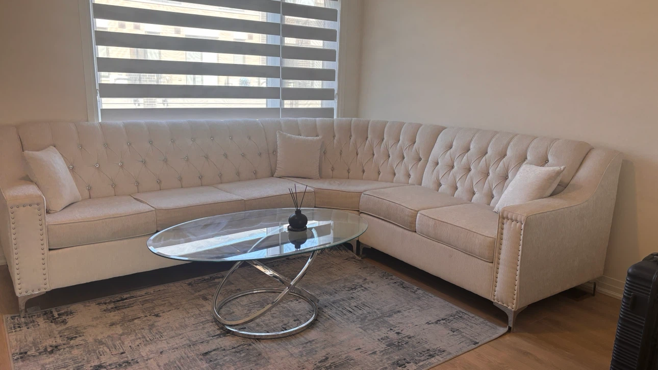 Tufted Sectional Sofa+ Rug+ coffee table