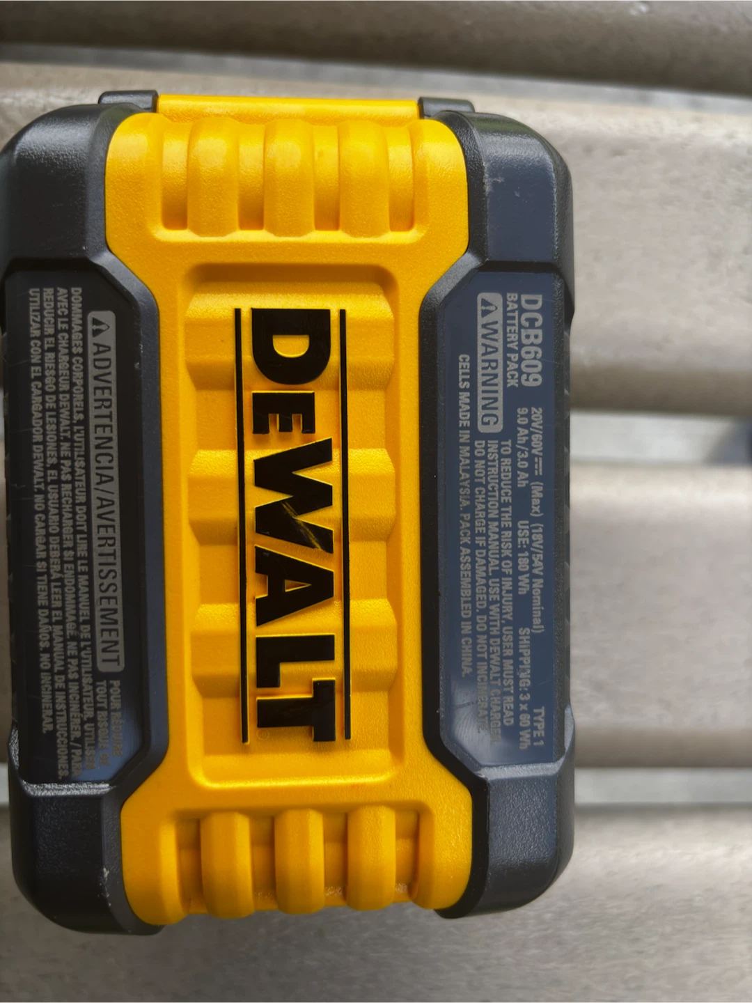 DeWalt 20V/60V MAX 9.0 Ah Lithium Ion FlexVolt Battery - photo 3