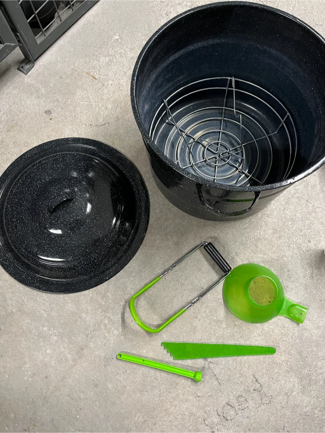 Victorio brands sauce maker - photo 2