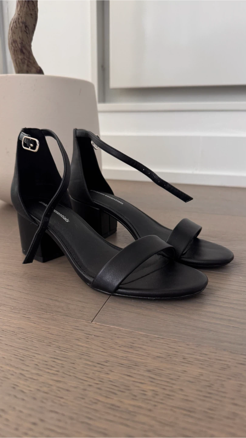Amazon Essentials Women's Black  Heels  UK 4