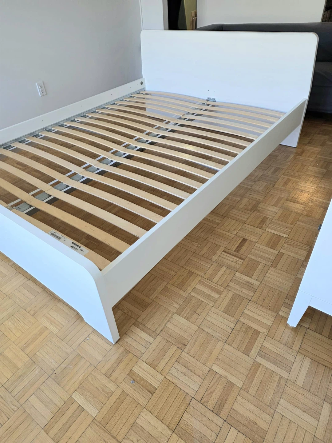 QUEEN Size White Platform Bed Frame with Slats - photo 2