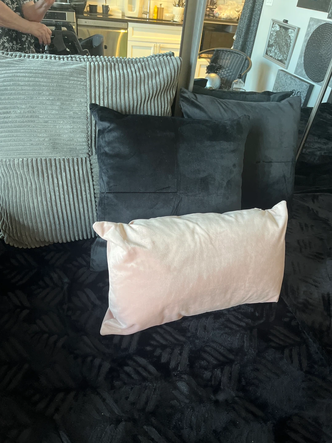 Set of 4 decorative throw pillows