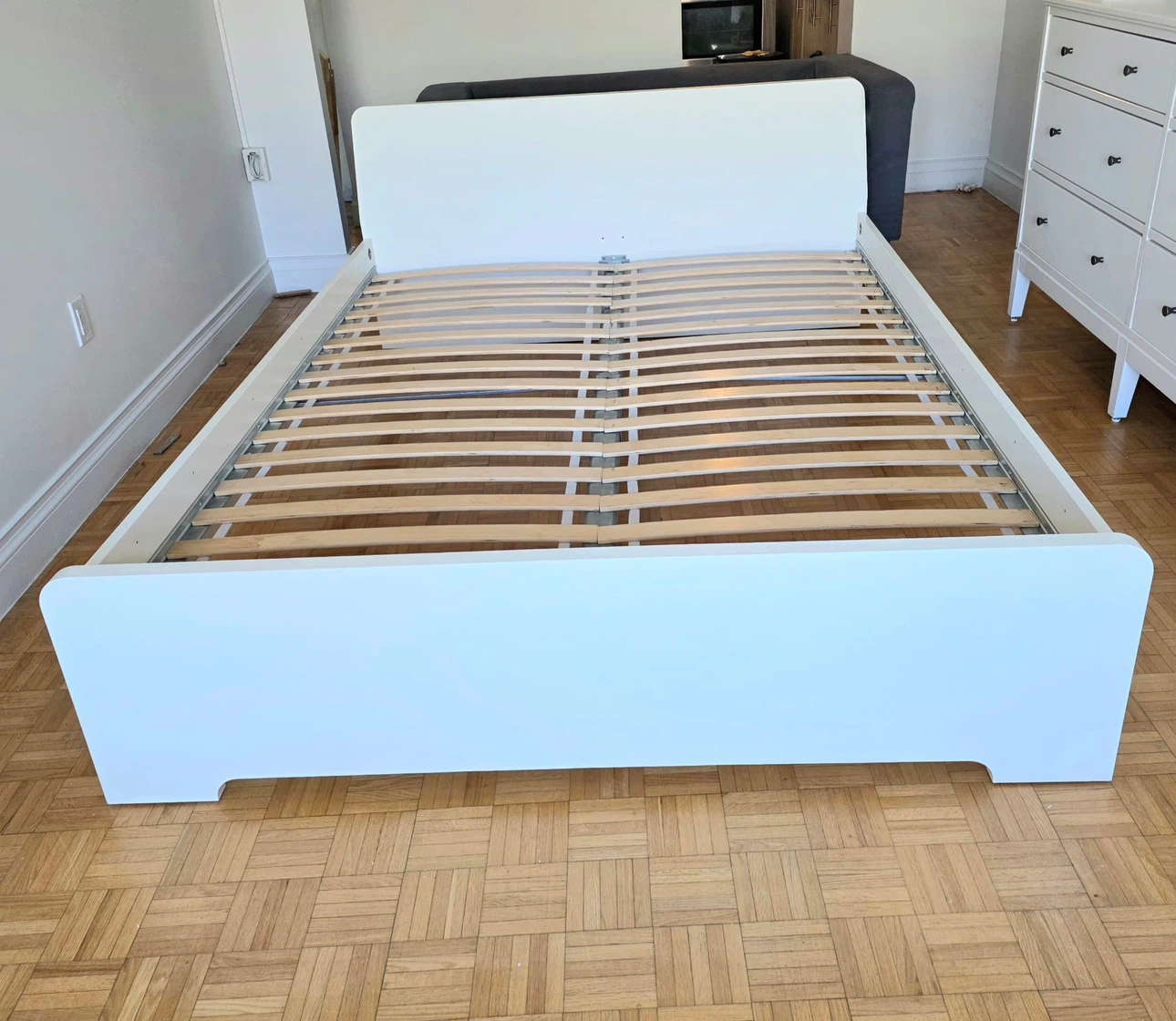 QUEEN Size White Platform Bed Frame with Slats