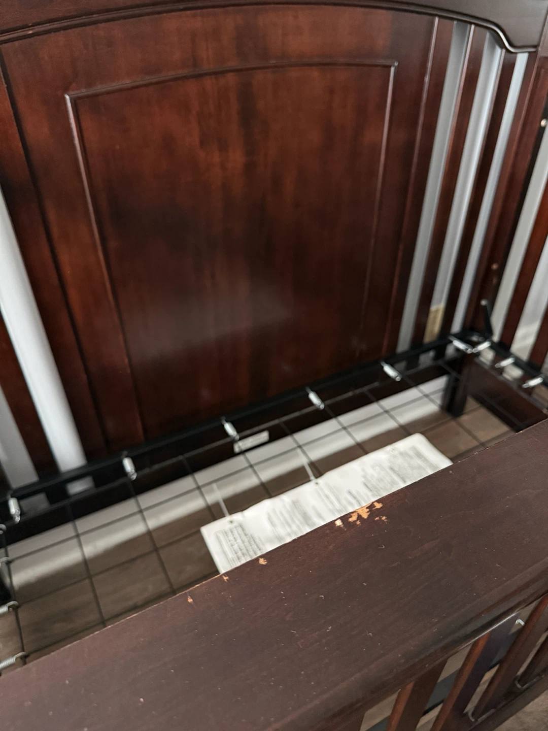 Dark wood convertible baby crib - photo 2
