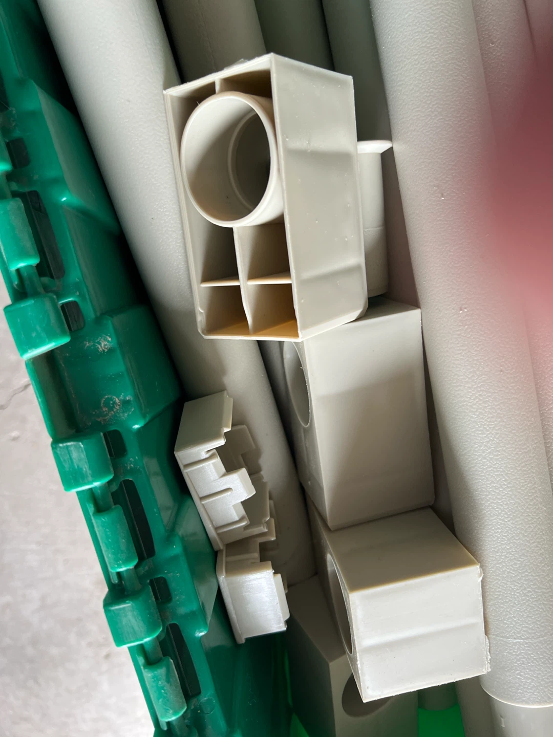 Bundle of pipe legs and connectors - photo 2