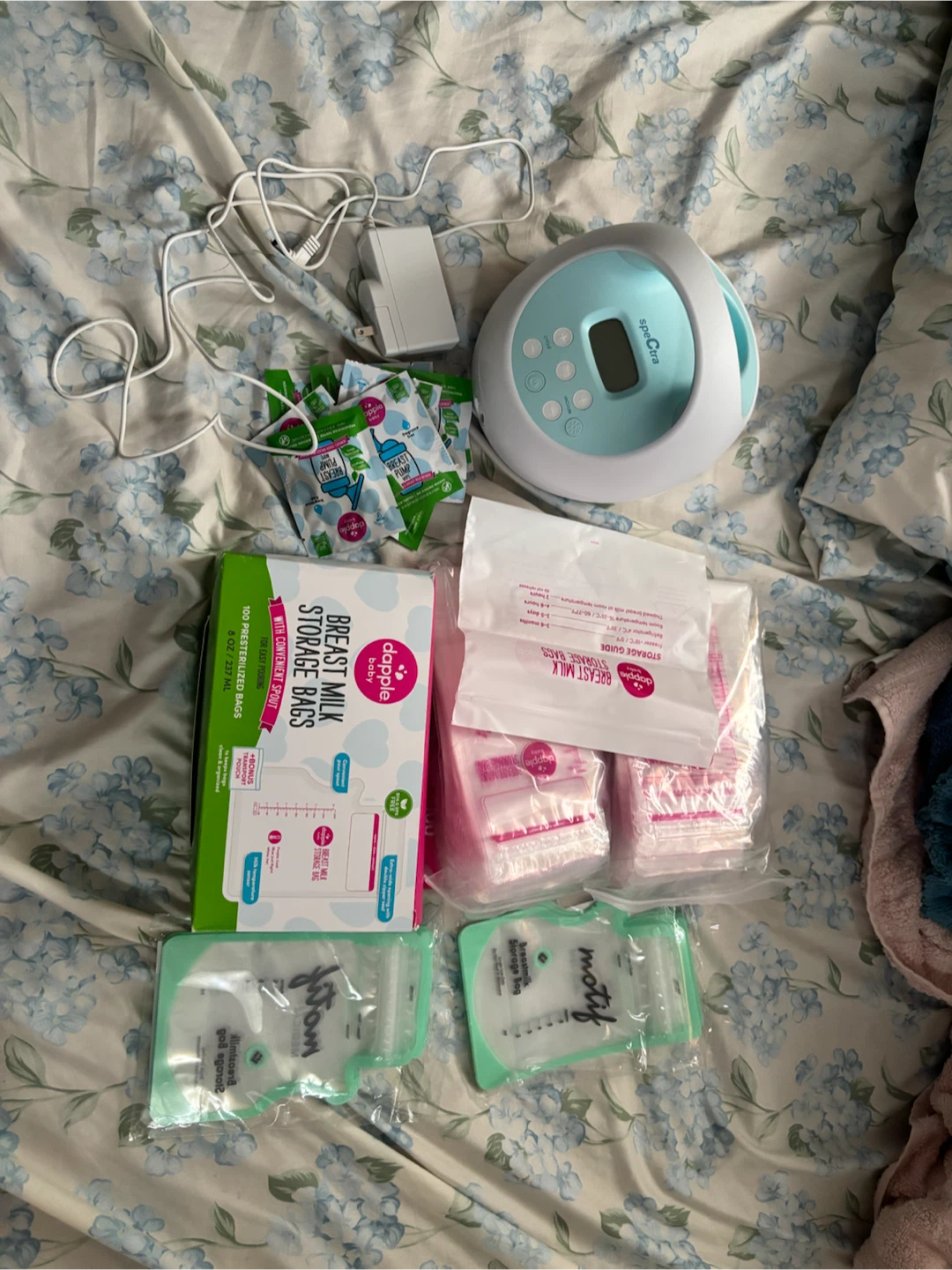 Spectra Breast Pump and breast feeding extras - photo 2