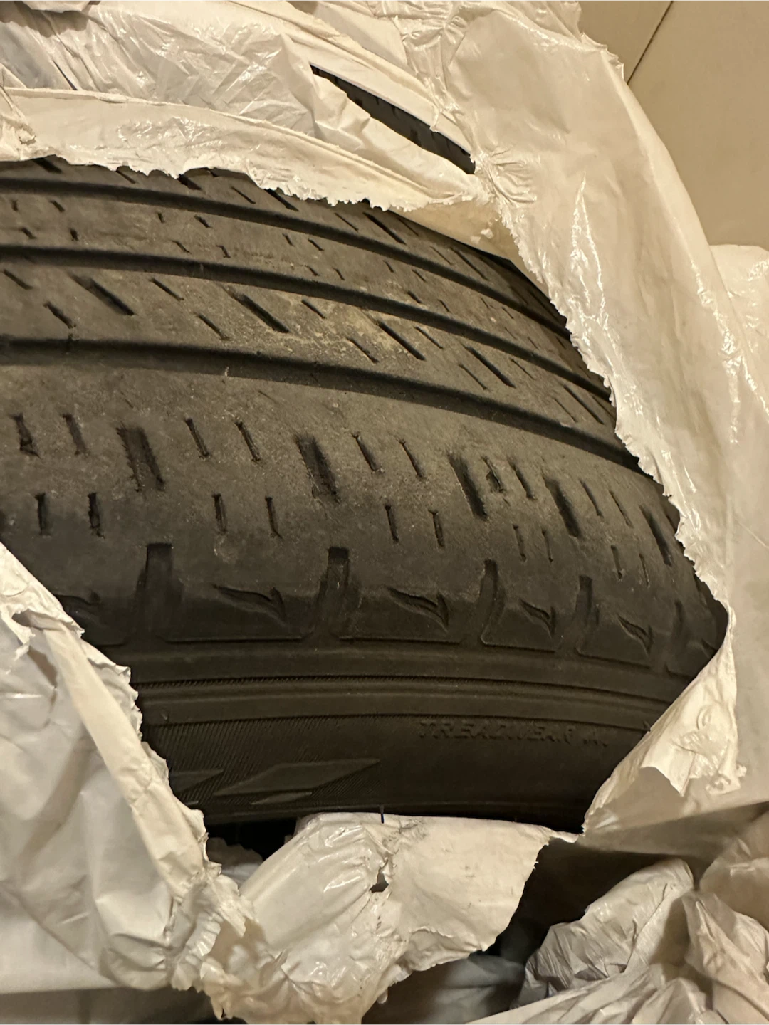 Summer Tires + Hyundai Rims - photo 4