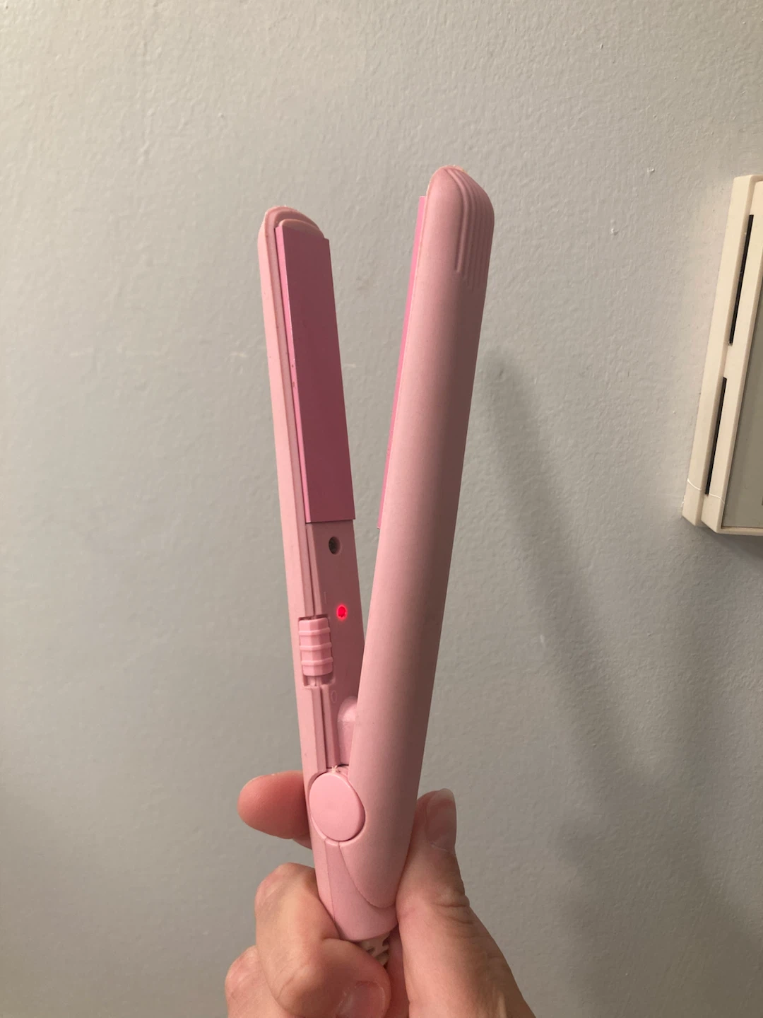 MOVING SALE : Pink Mini Hair Straightener - photo 2
