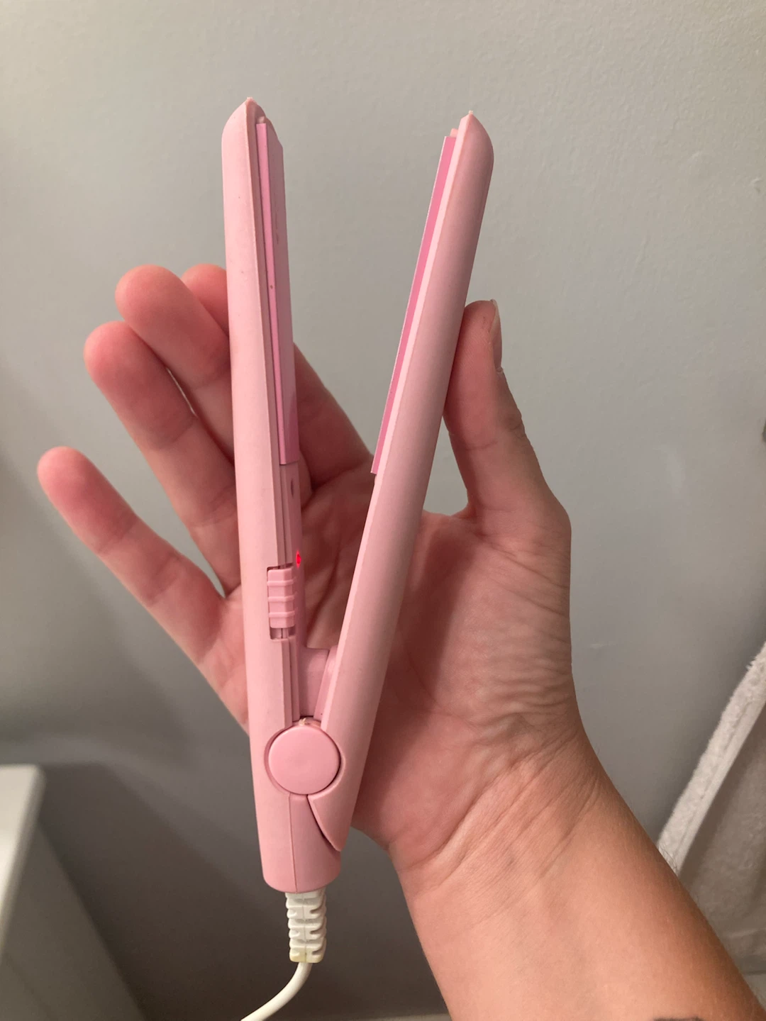 MOVING SALE : Pink Mini Hair Straightener - photo 3