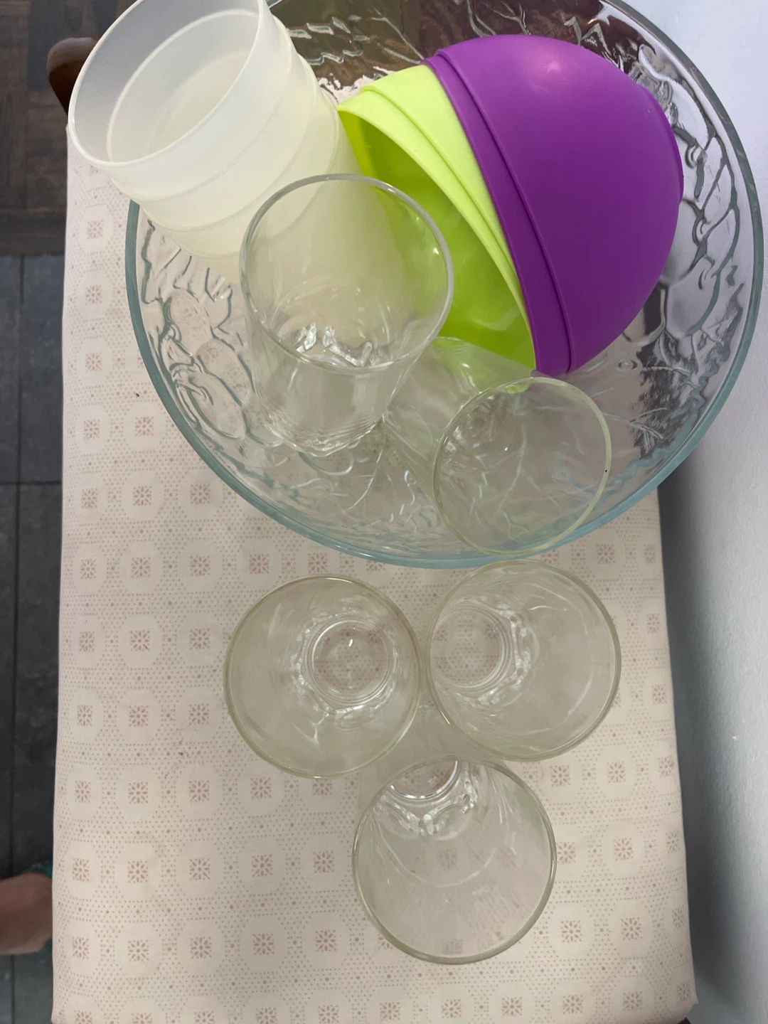 Set of 4 Glass Tumblers and Mixing Bowls
