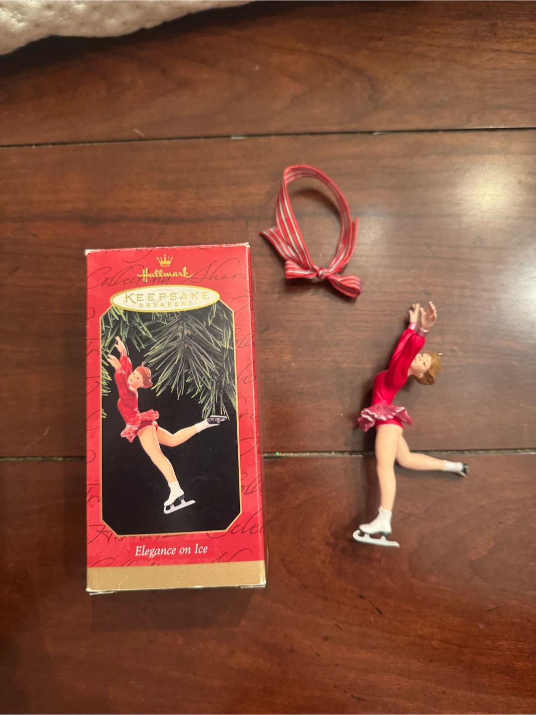 Hallmark Keepsake Ornament "Elegance on Ice" 1997