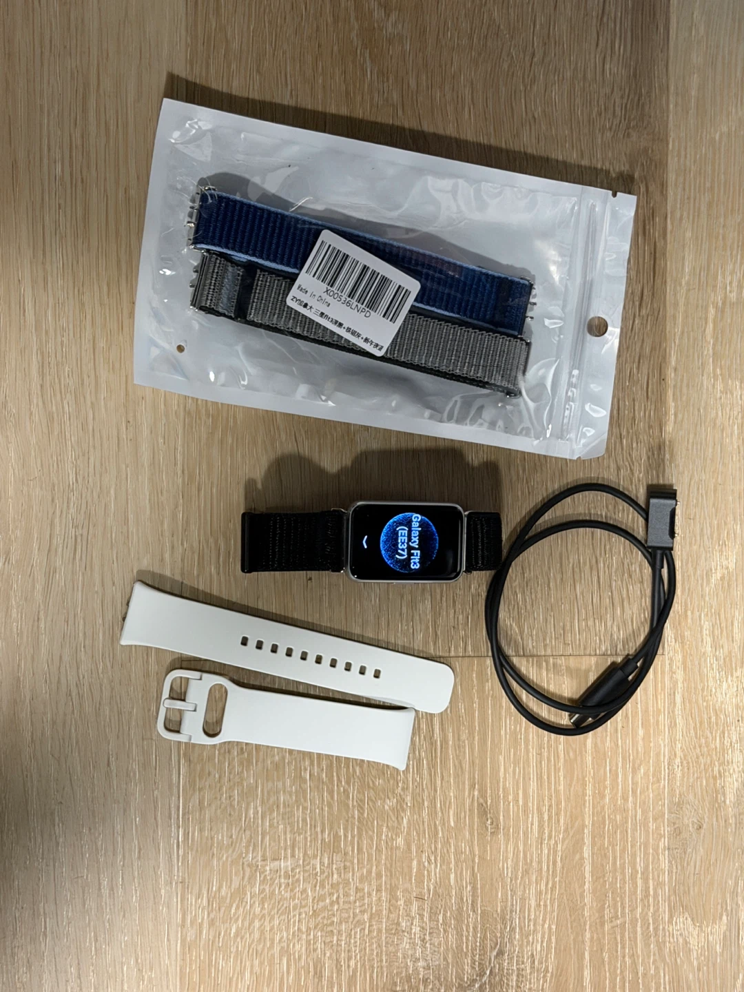 Samsung Galaxy Fit3 Smartwatch with Extra Bands