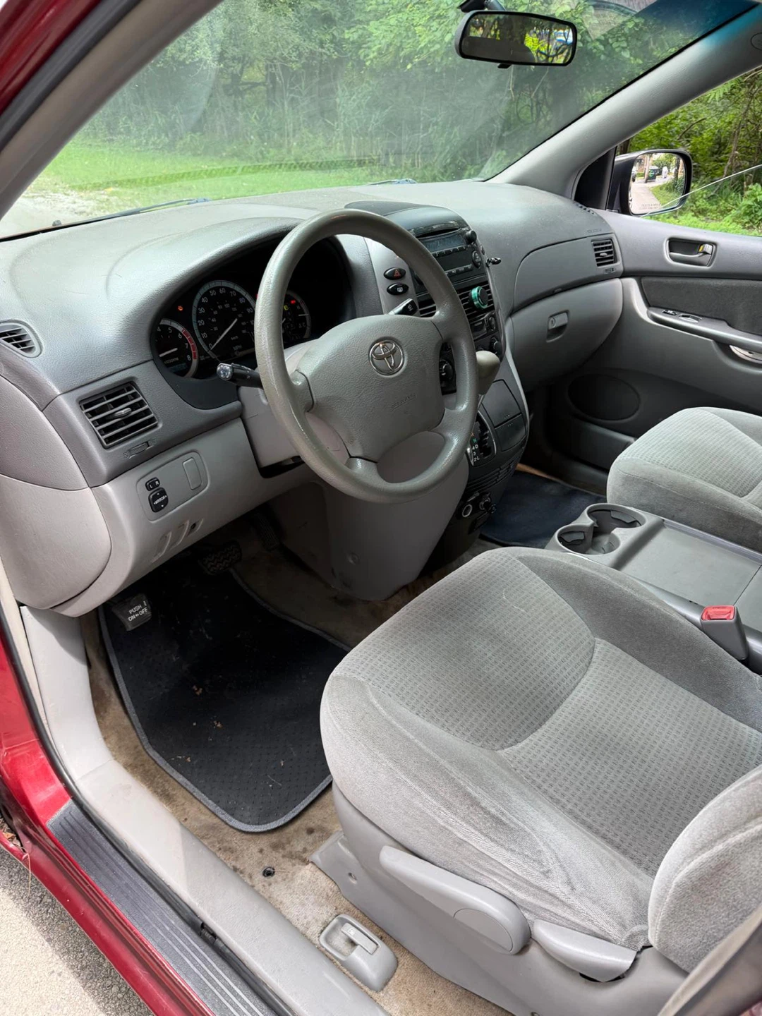 Toyota Sienna CE - photo 2
