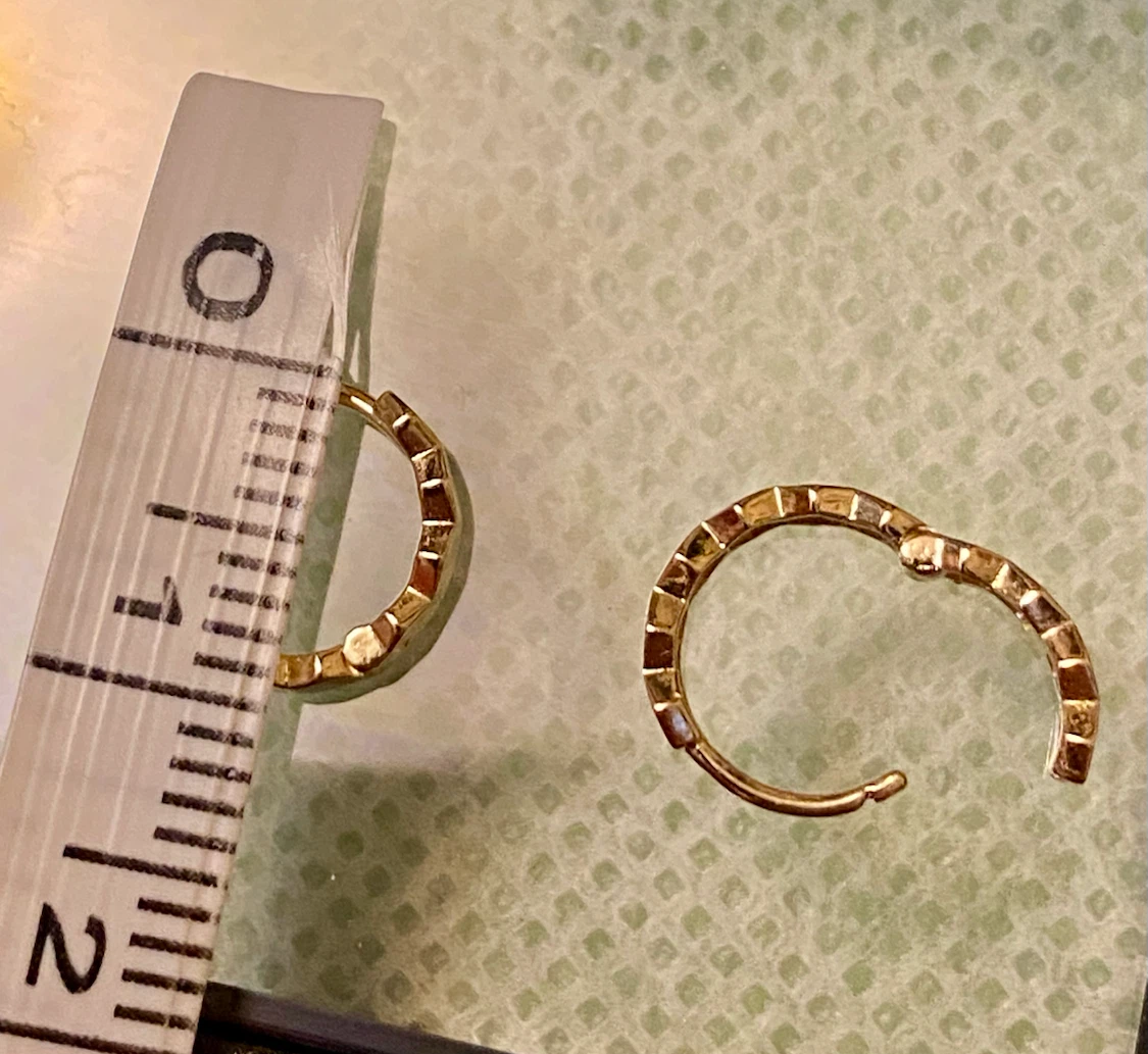 10K Gold Huggie Hoop Earrings - photo 4