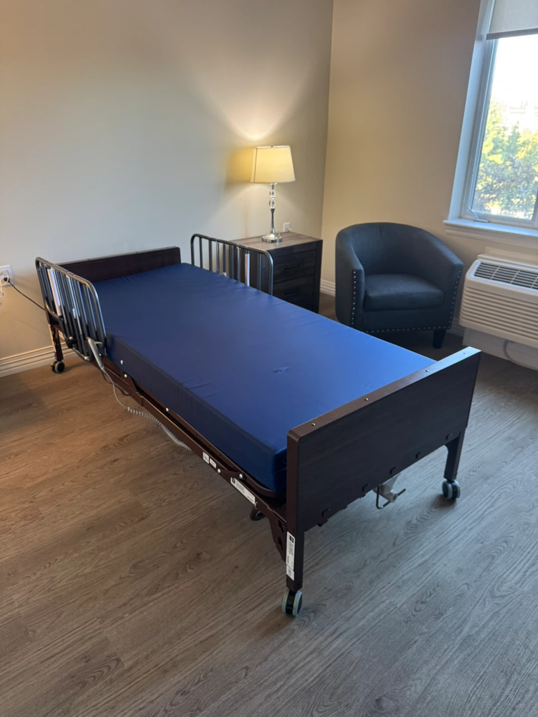 MEDLINE HOSPITAL BED DELIVERY AND SETUP INCLUDED - photo 3