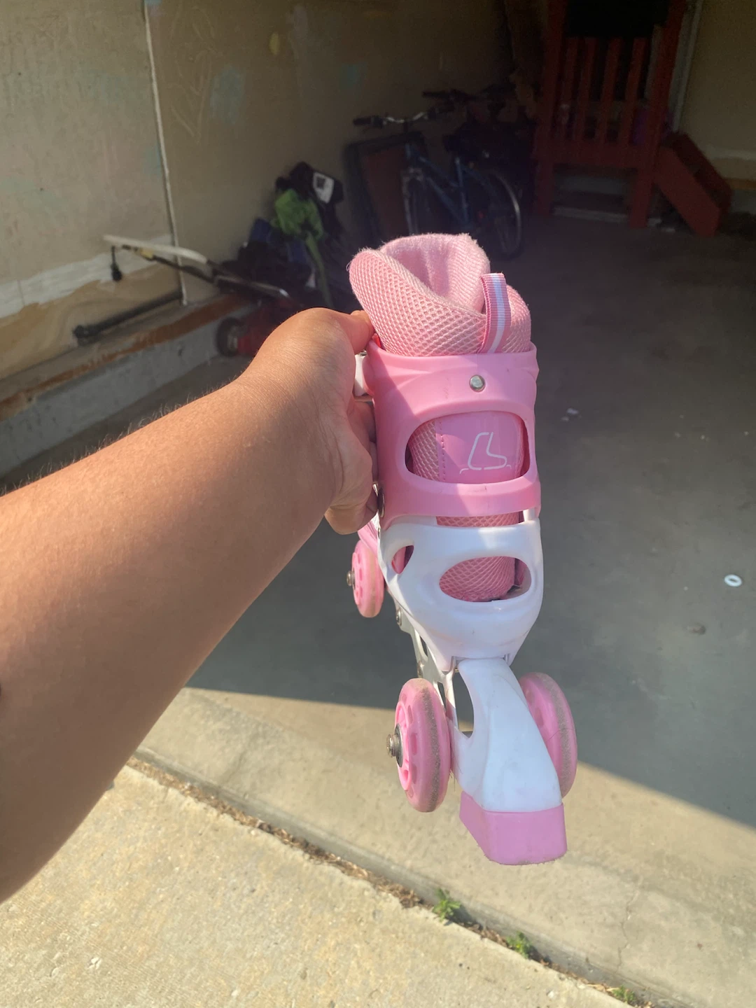 Pink Roller Skates - photo 2