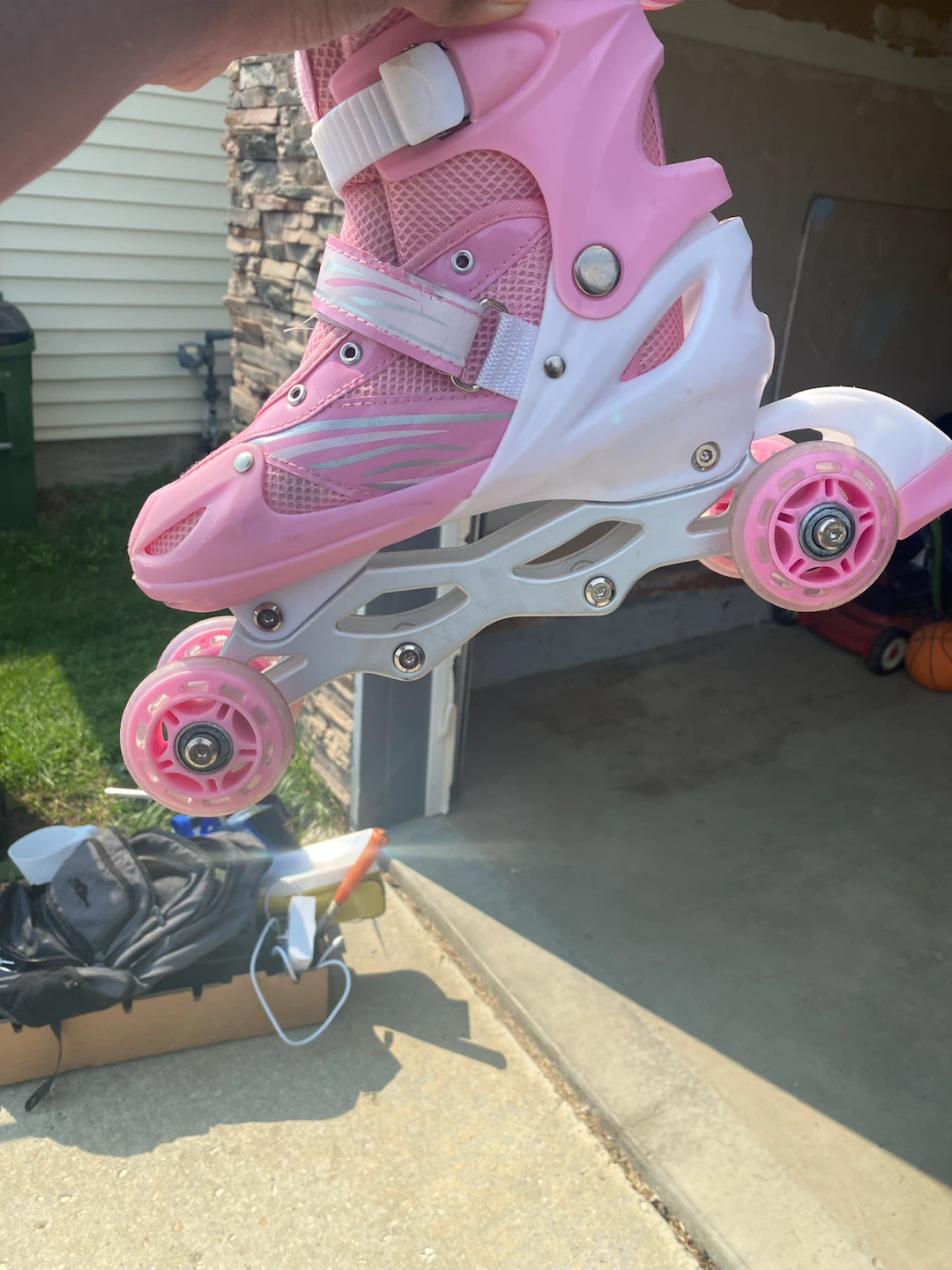Pink Roller Skates - photo 3