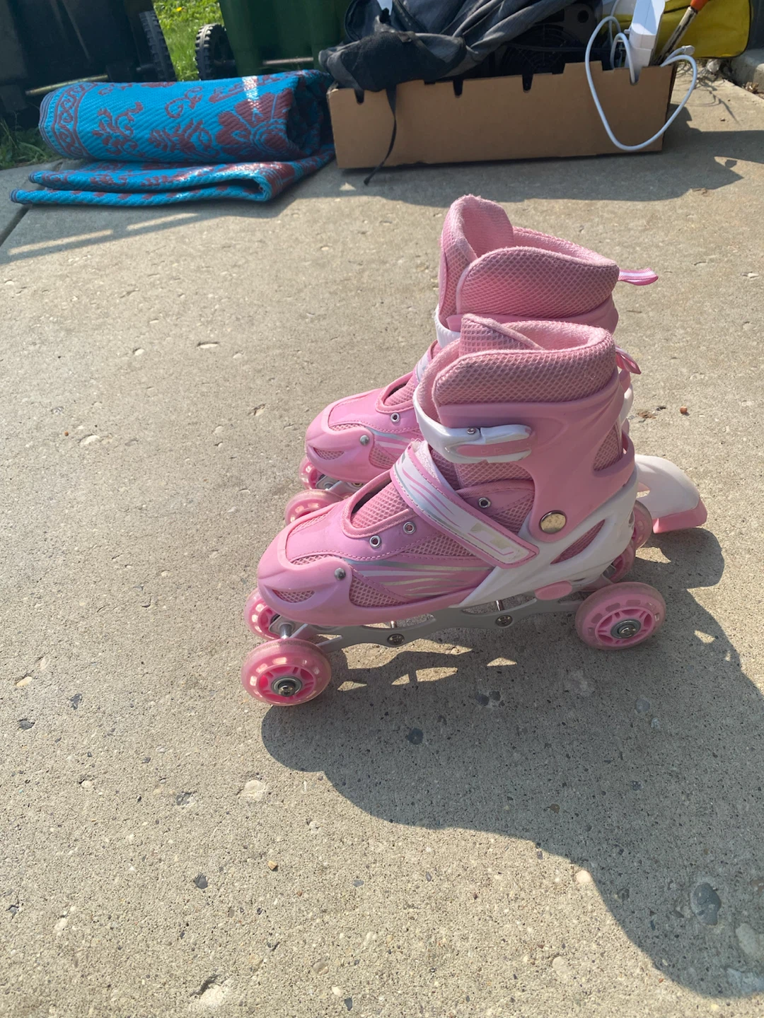 Pink Roller Skates - photo 4