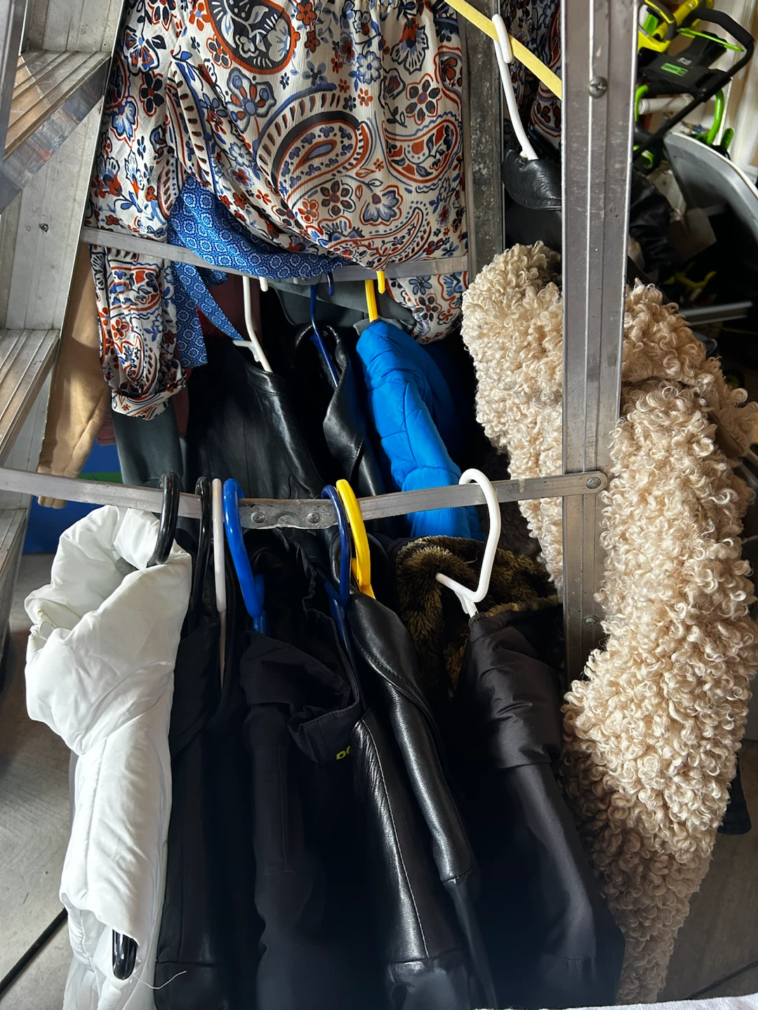 Garage sale - photo 2