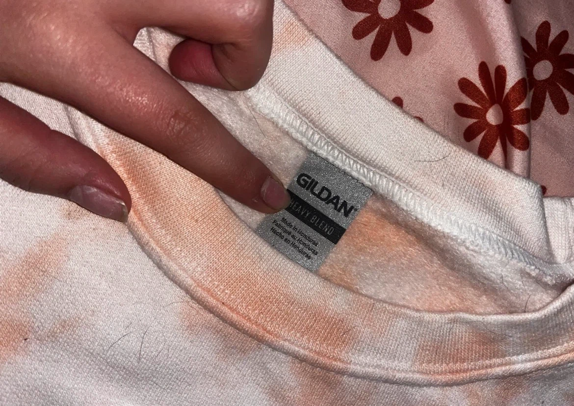 Gildan Heavy Blend "Every Child Matters" Sweatshirt - photo 2