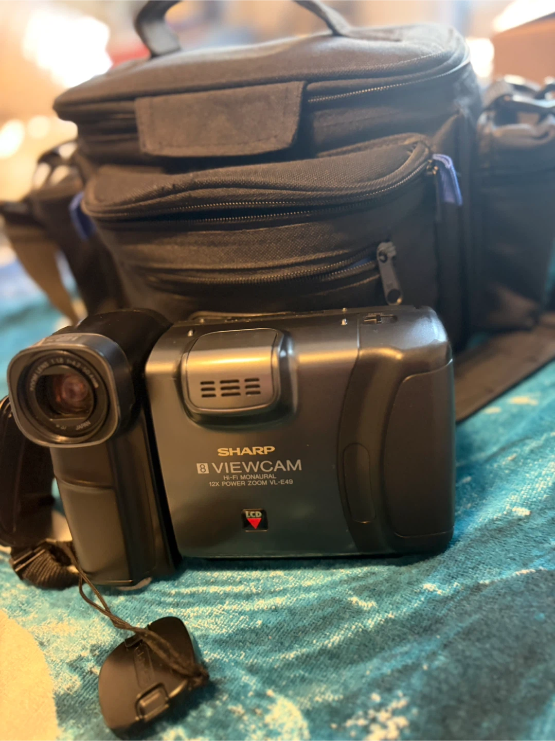Sharp 8 Viewcam Hi-Fi Monaural 12x Power Zoom VL-E49 Camcorder - photo 4