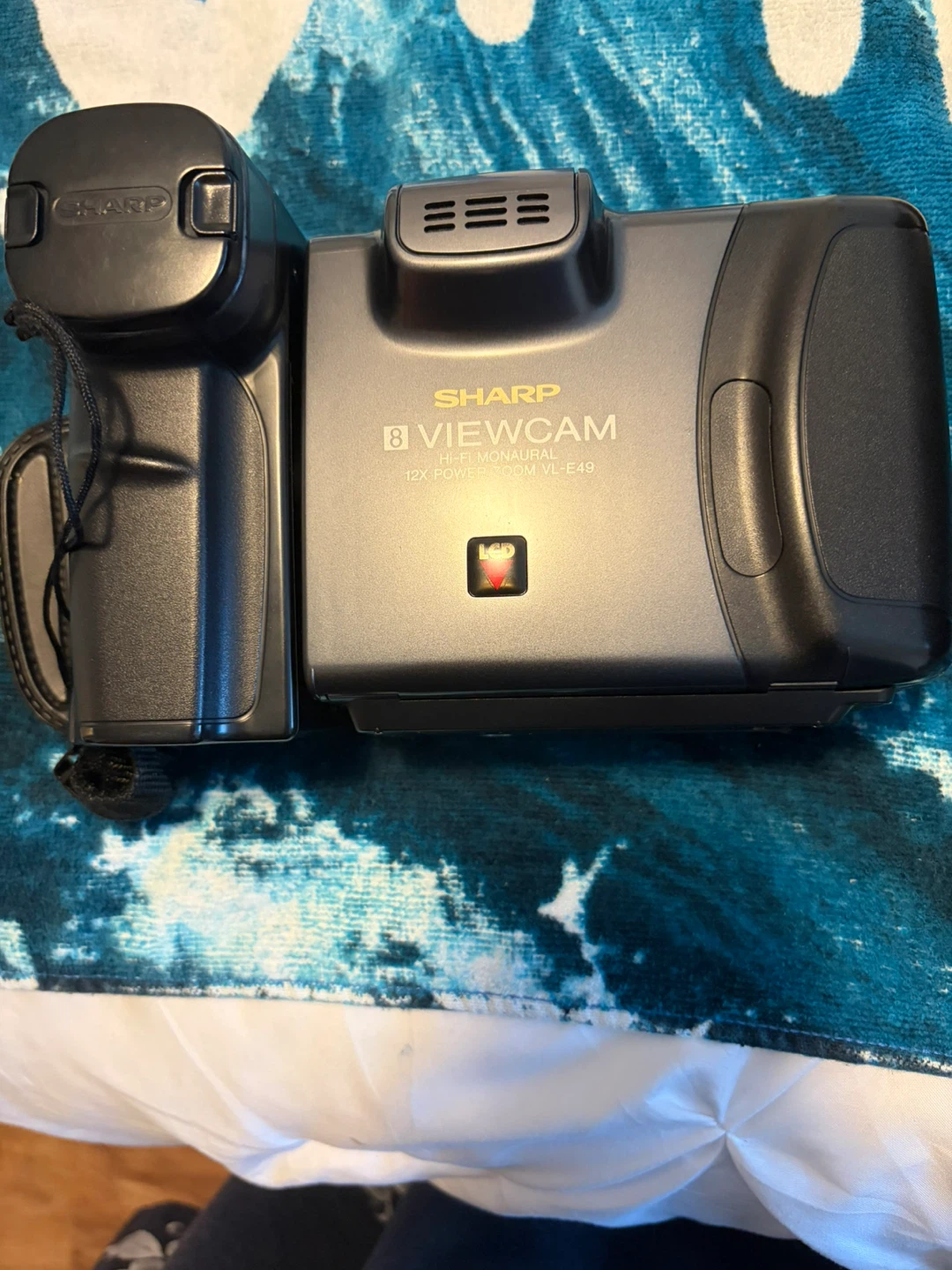 Sharp 8 Viewcam Hi-Fi Monaural 12x Power Zoom VL-E49 Camcorder - photo 5