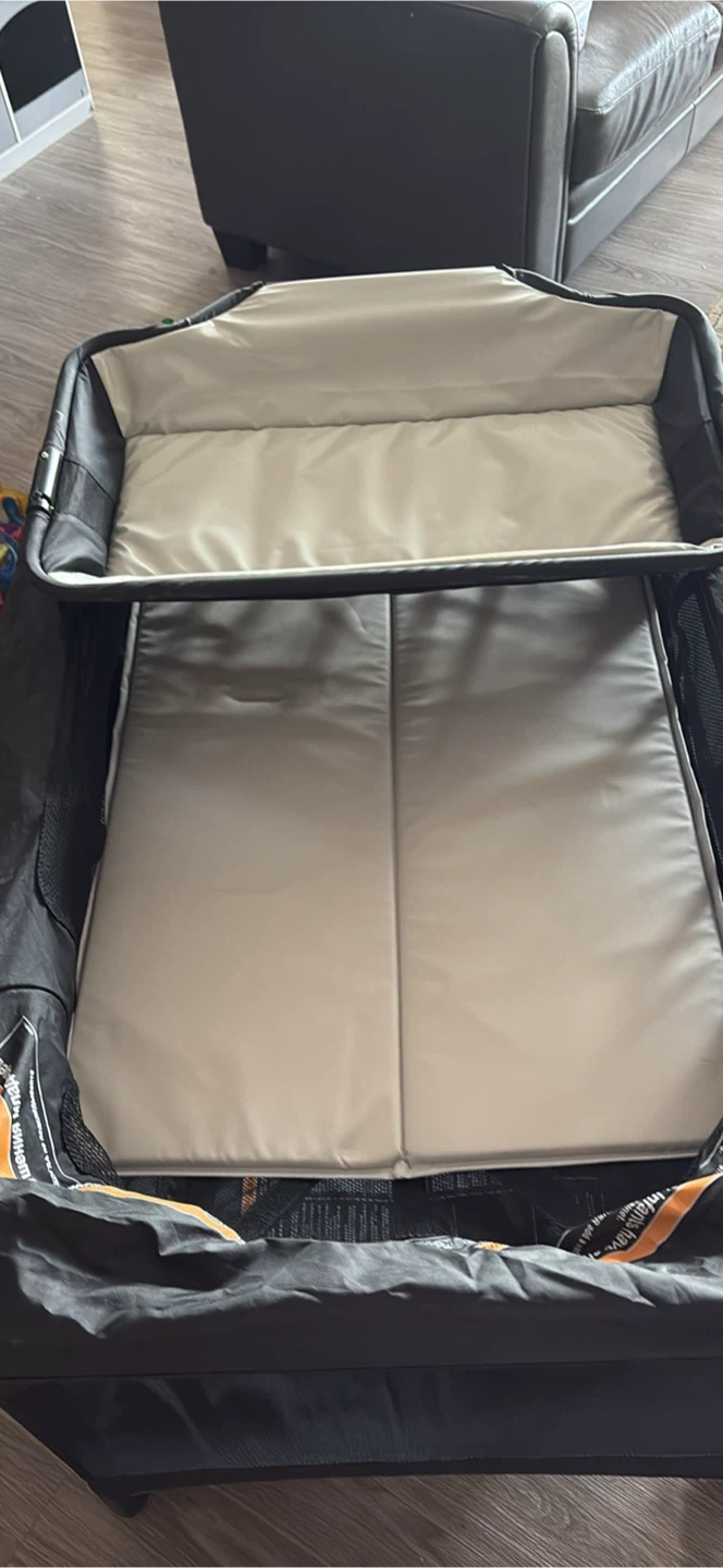 4moms breeze plus Playard with Changing Station - photo 2