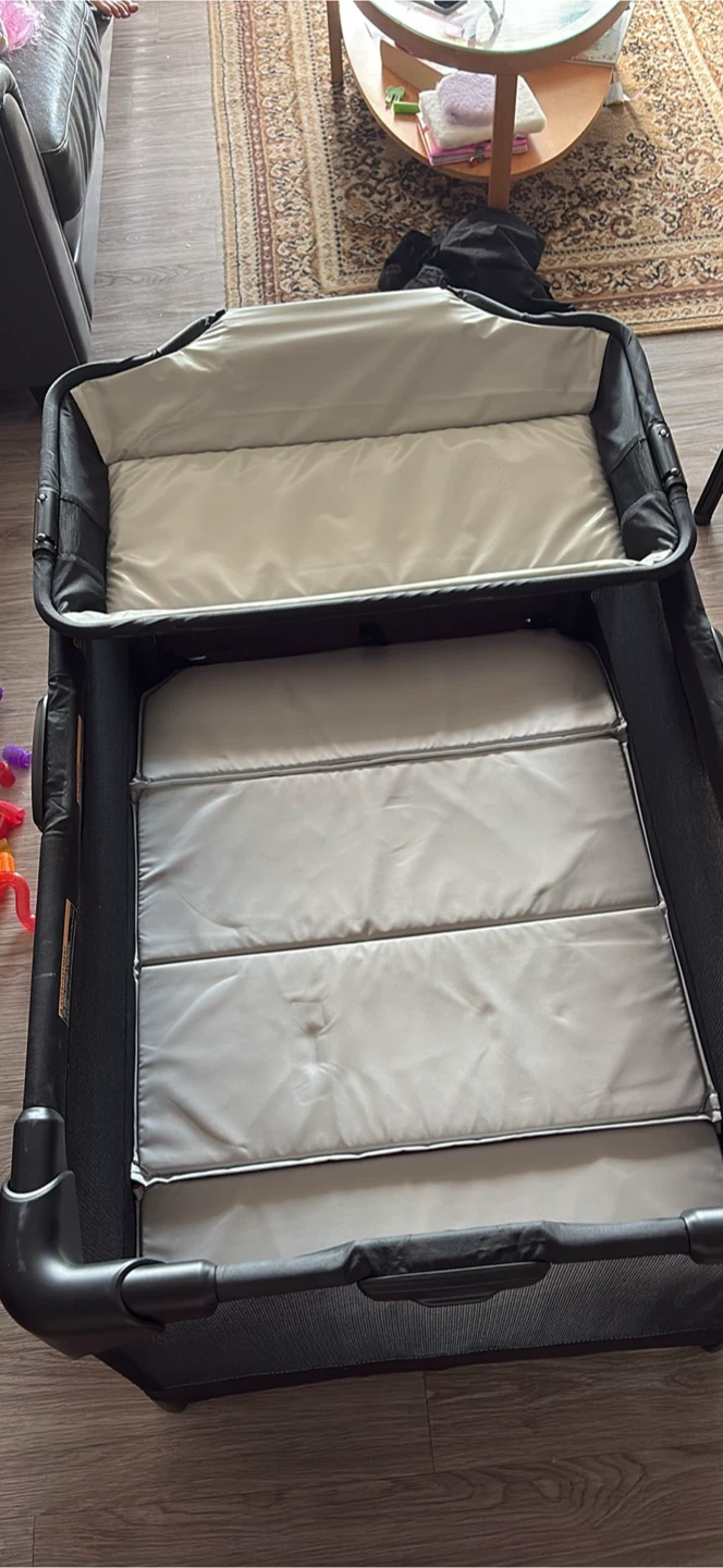 4moms breeze plus Playard with Changing Station - photo 3