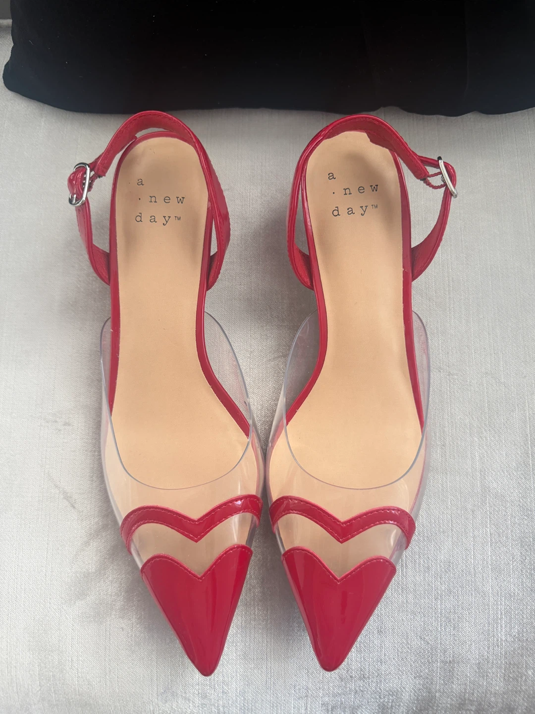 Red Heart Clear Slingback Heels Size 8 - photo 4