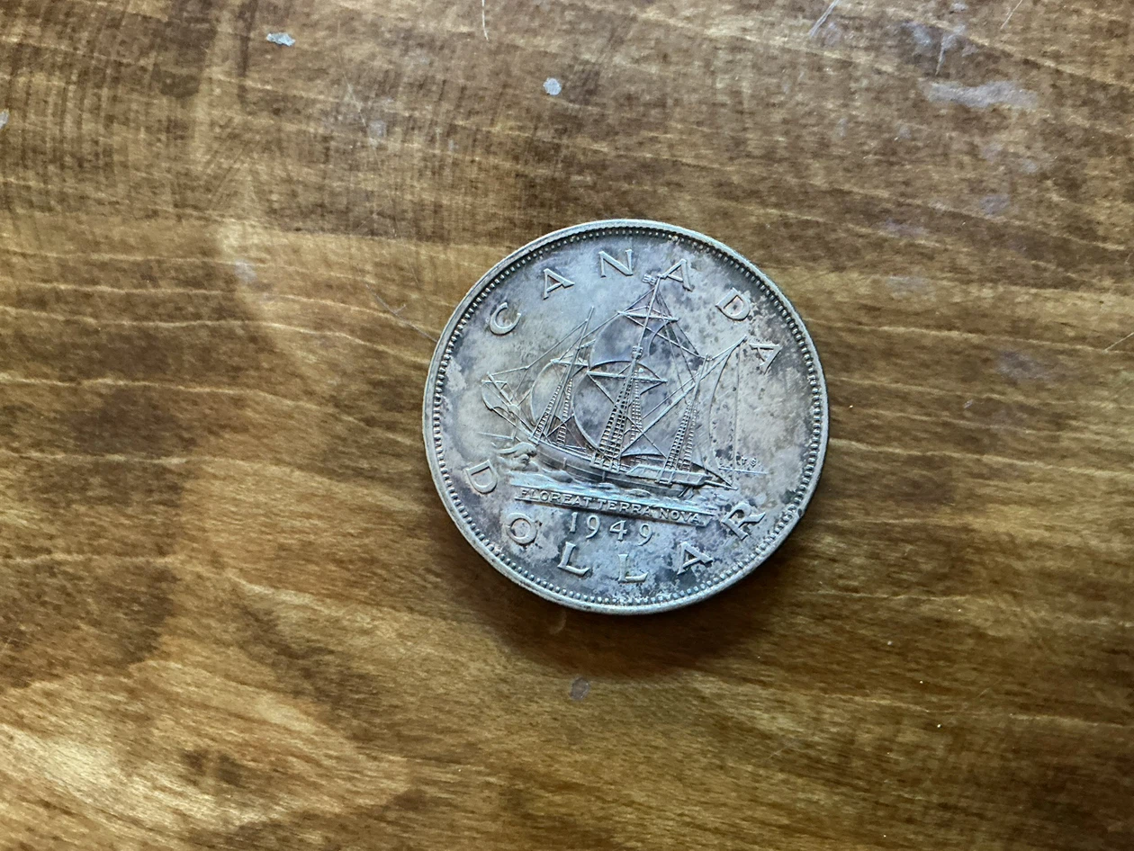 1949 Canadian Dollar Coin - photo 2