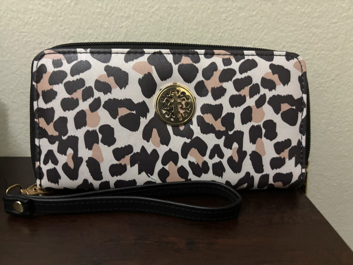 NEW-CLEARANCE-Leopard Print Wristlet Wallet