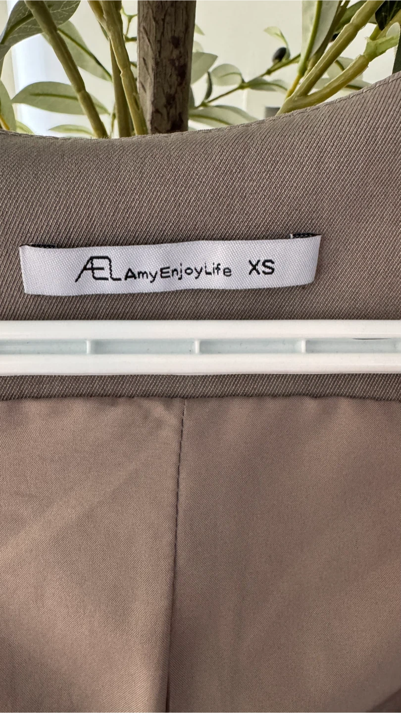 AmyEnjoyLife Taupe Sleeveless Vest XS - photo 3