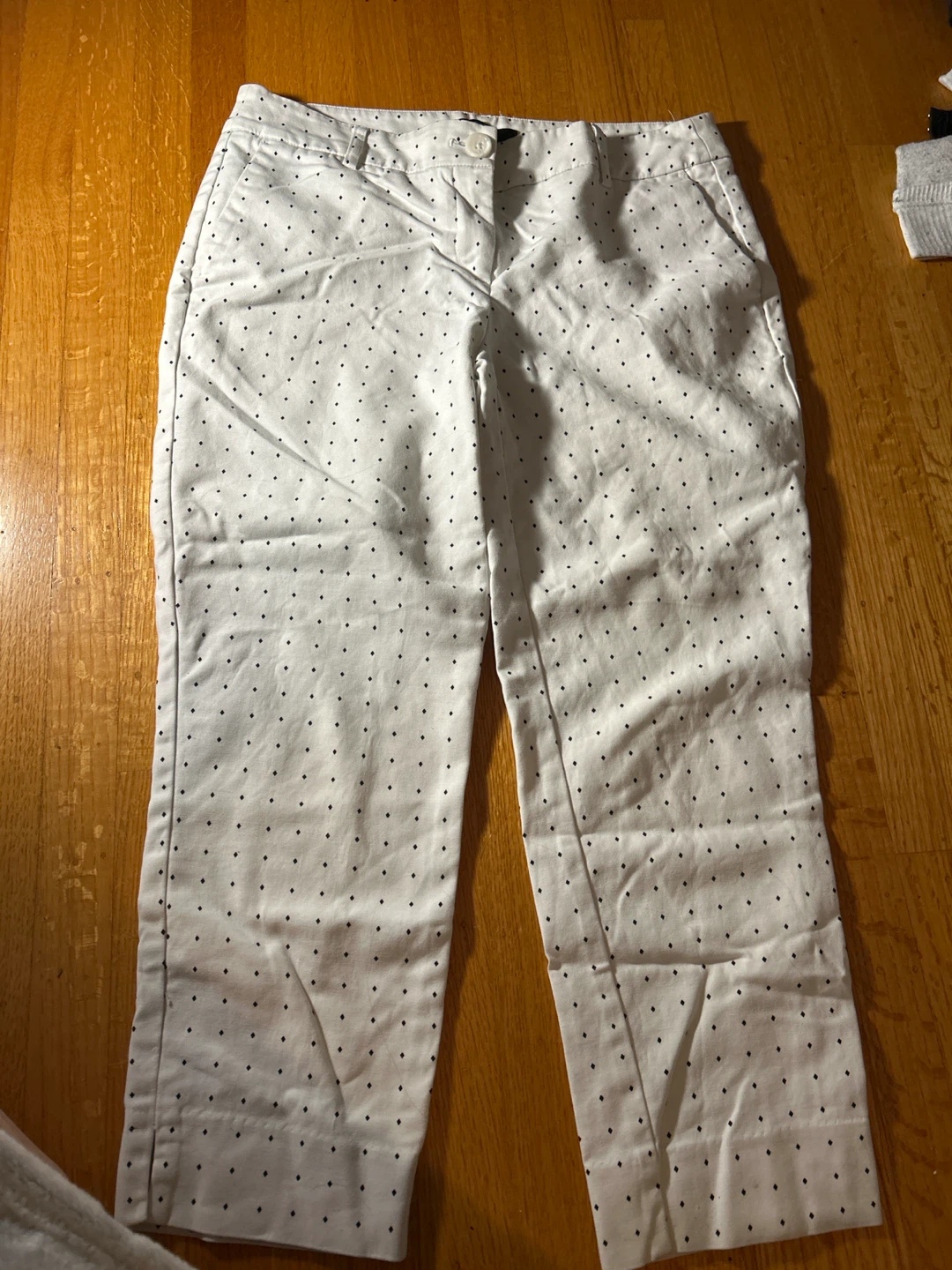 Dalia White Pants with Black Diamond Print - Size 6