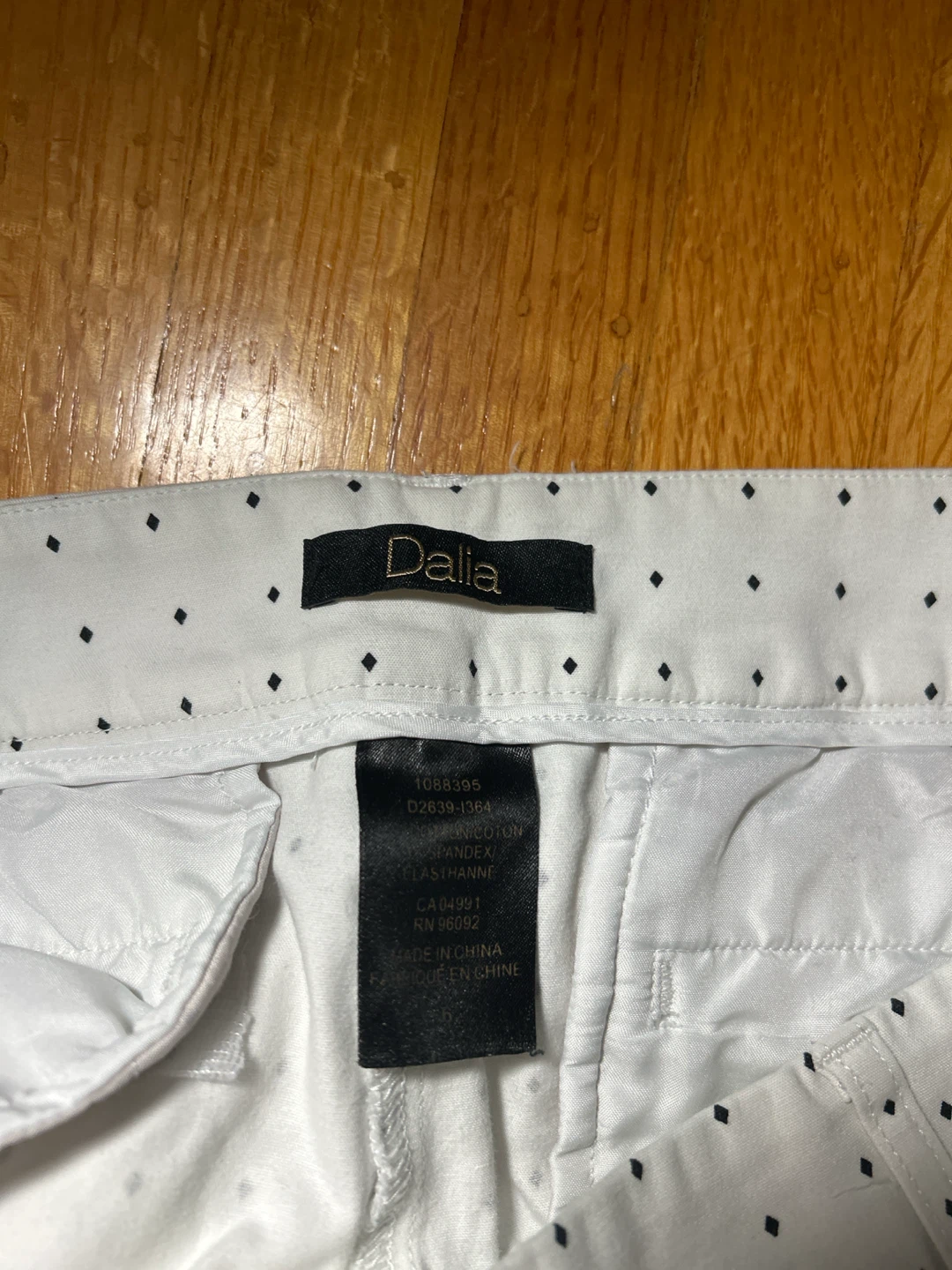 Dalia White Pants with Black Diamond Print - Size 6 - photo 3