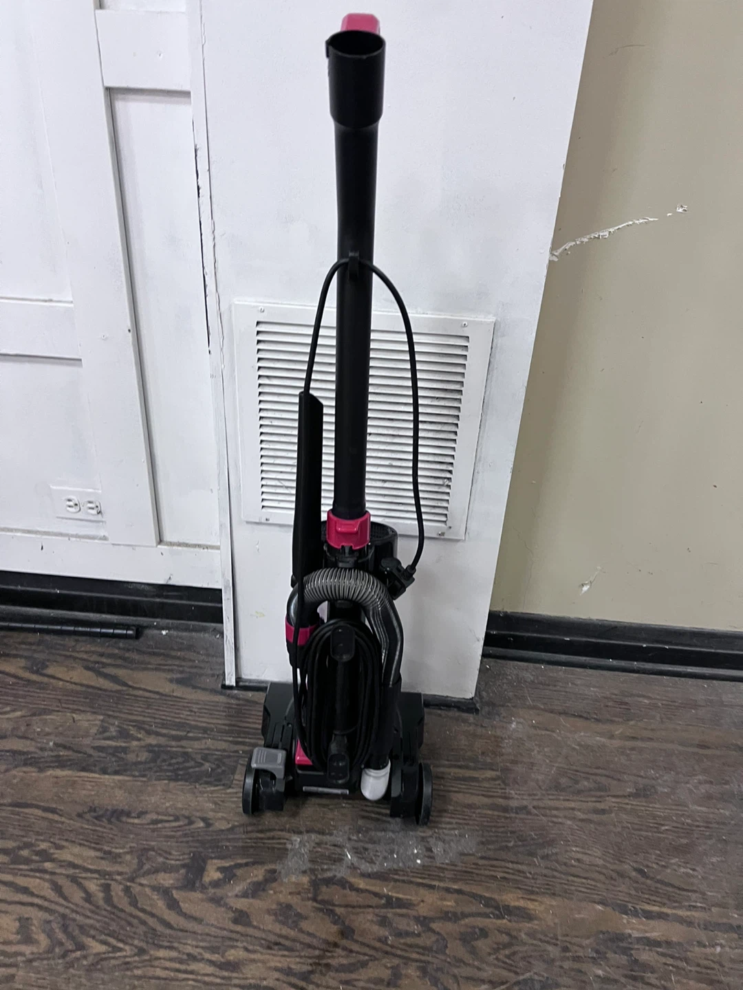 Bissell CleanView Compact Vacuum Cleaner - photo 3