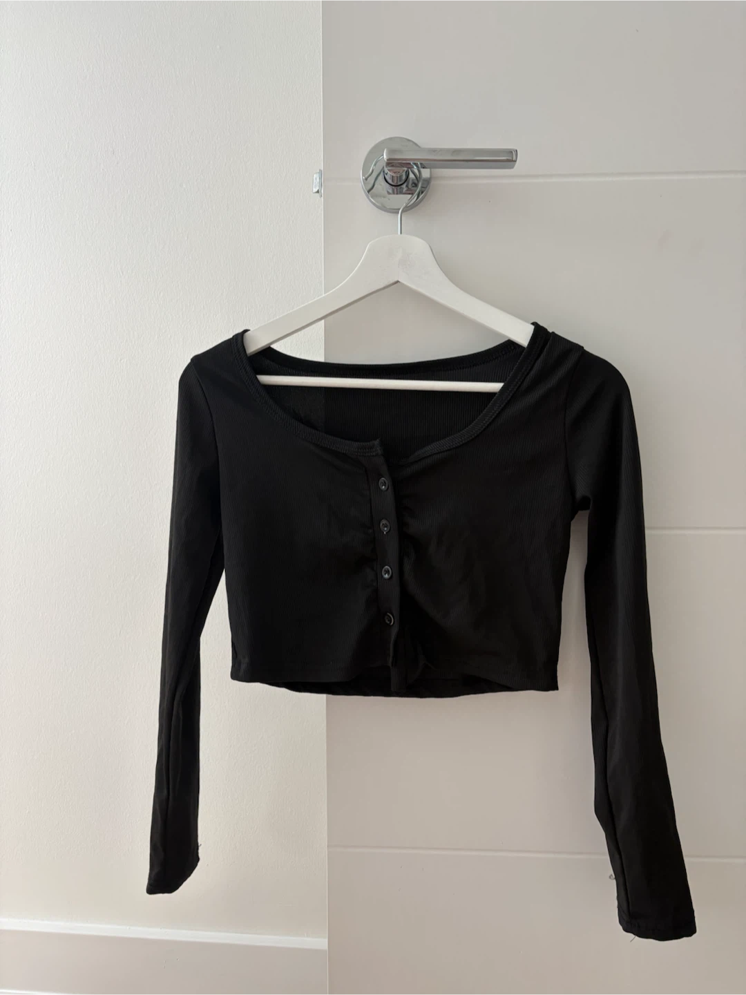 XS- Brand New Black Long Sleeve Crop Top